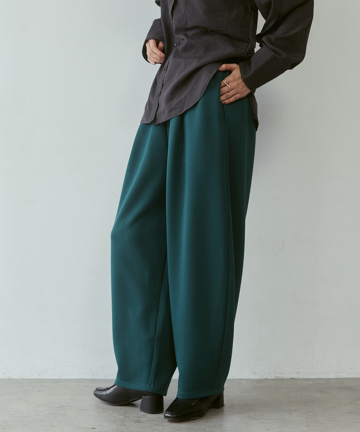 THICK CARDBOARD CURVY PANTS