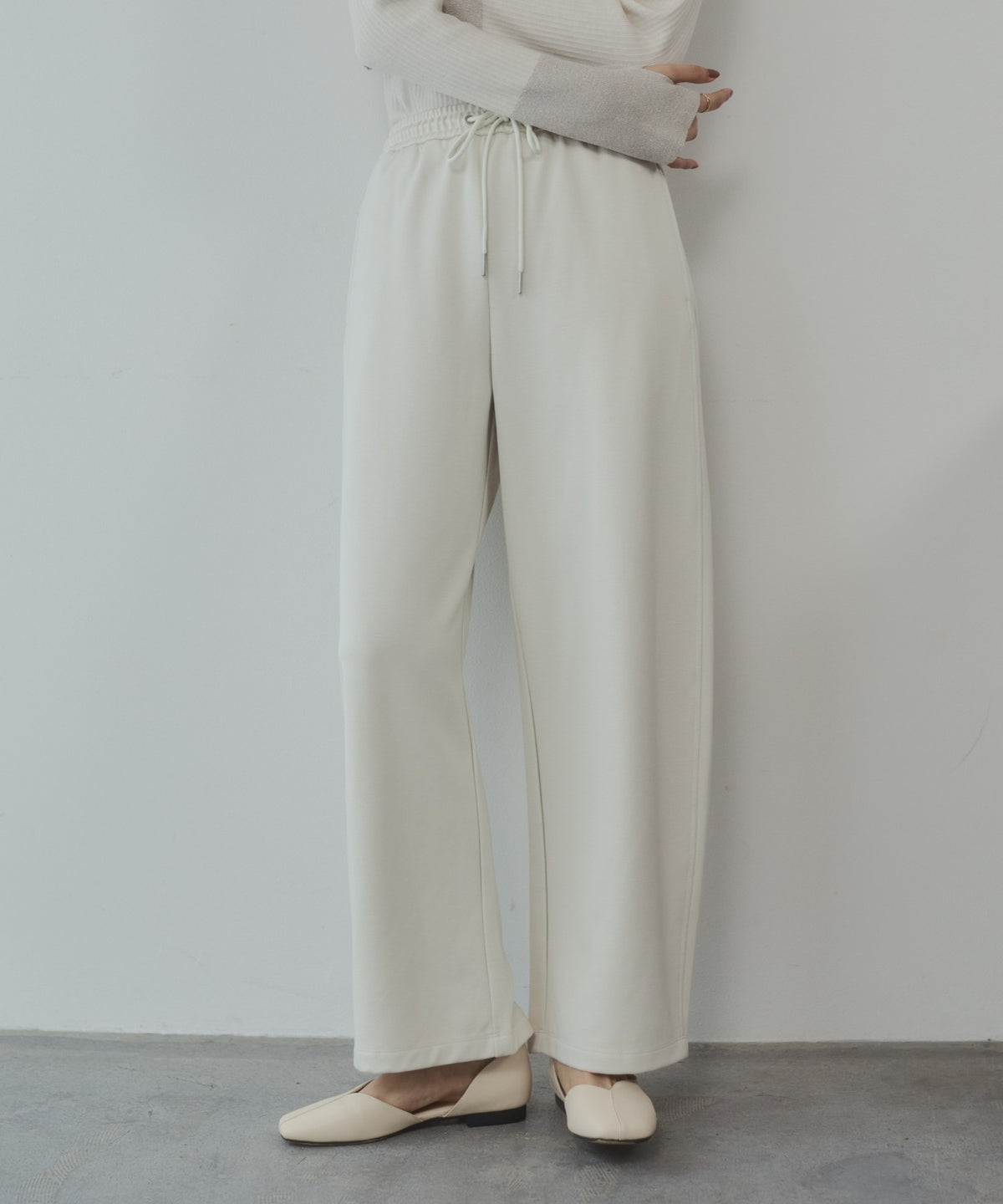 THICK FLEECE-LINED CURVED-LEG PANTS