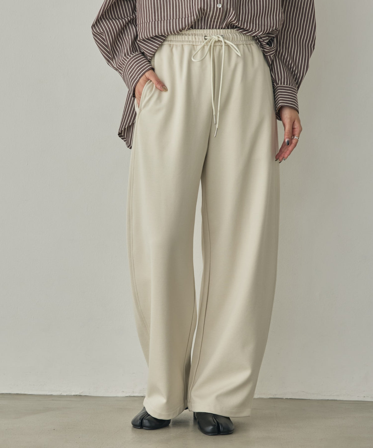 THICK FLEECE-LINED CURVED-LEG PANTS