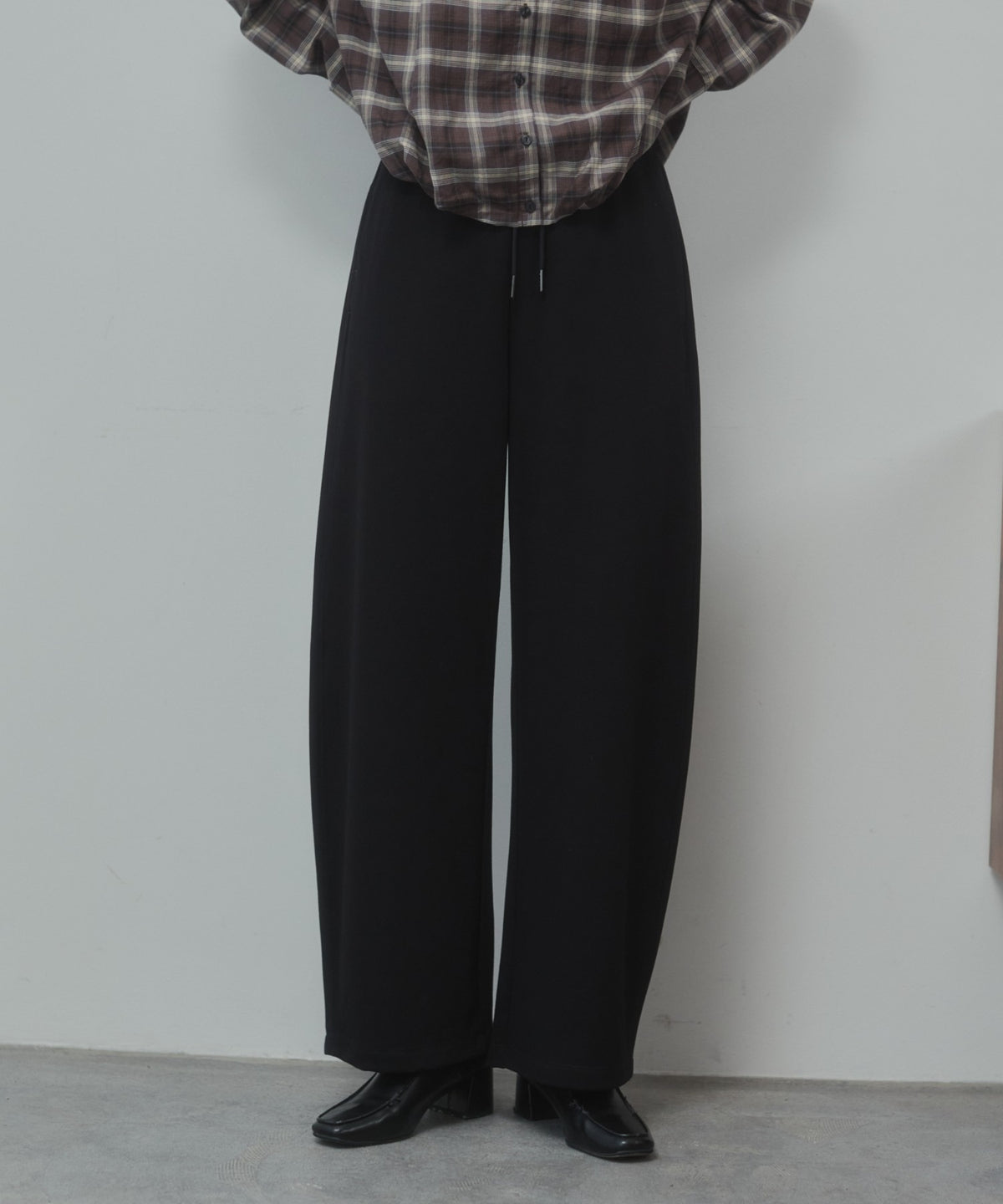 THICK FLEECE-LINED CURVED-LEG PANTS