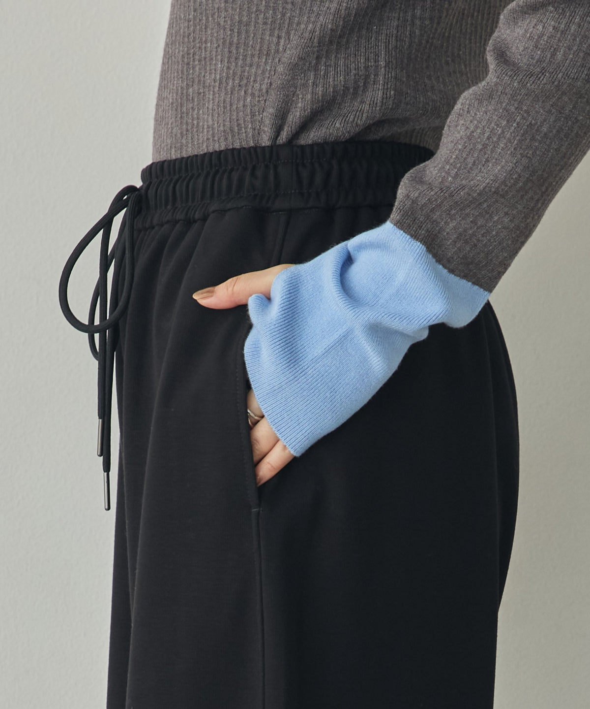 THICK FLEECE-LINED CURVED-LEG PANTS