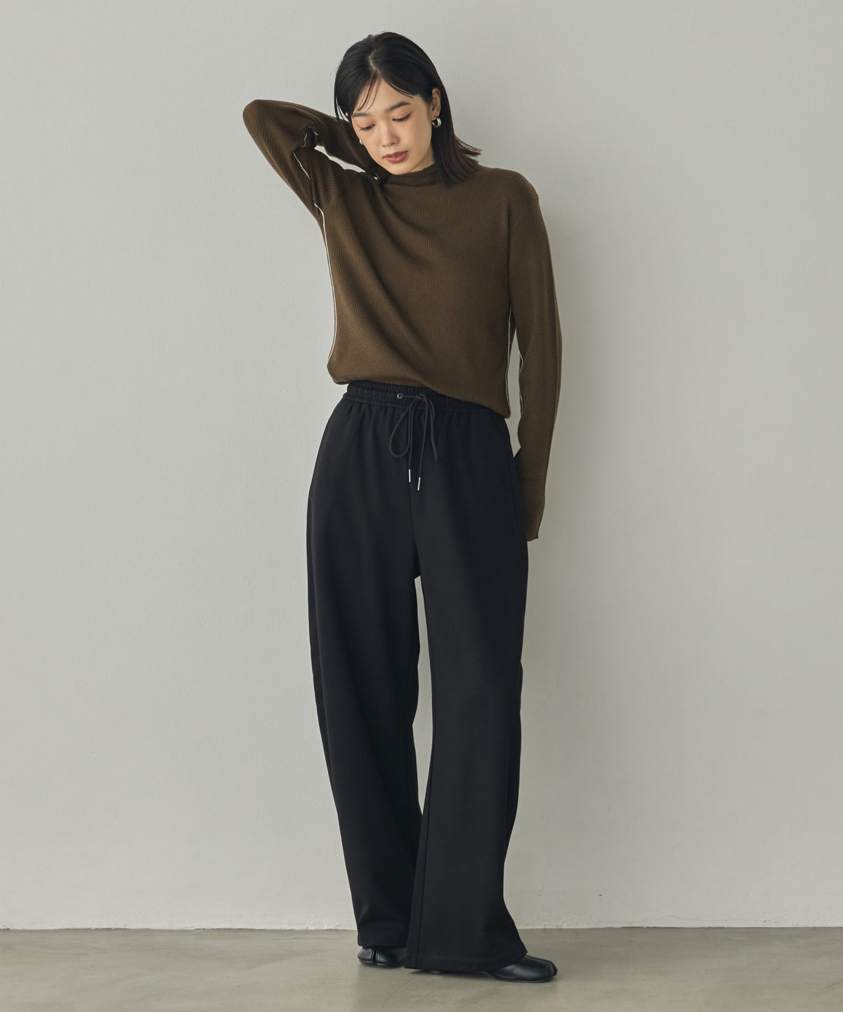 THICK FLEECE-LINED CURVED-LEG PANTS