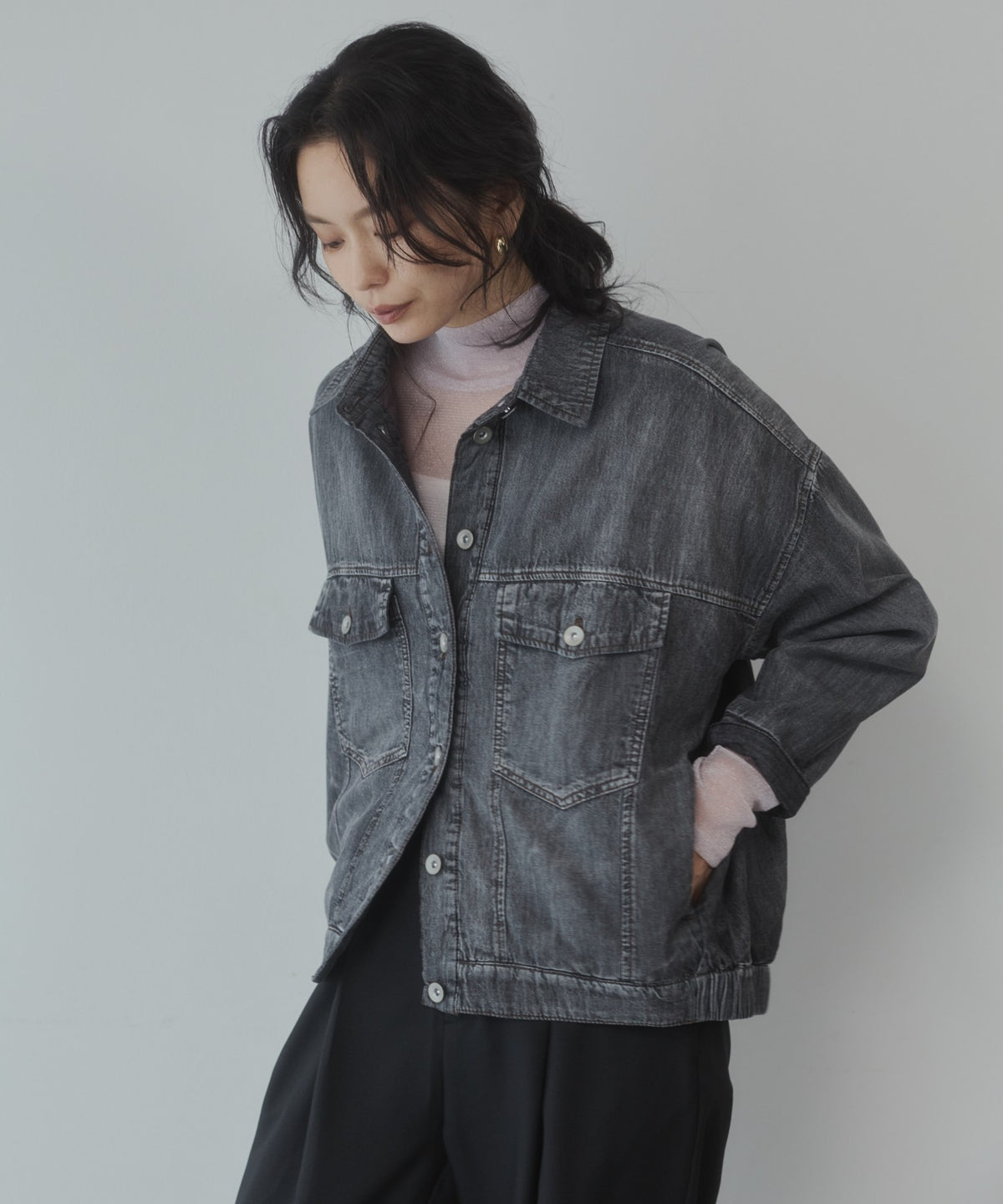 LIGHTWEIGHT LIGHTLY PADDED DENIM JACKET