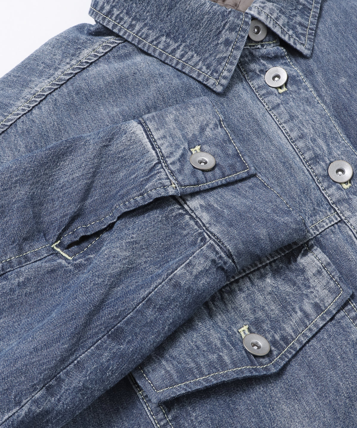 LIGHTWEIGHT LIGHTLY PADDED DENIM JACKET