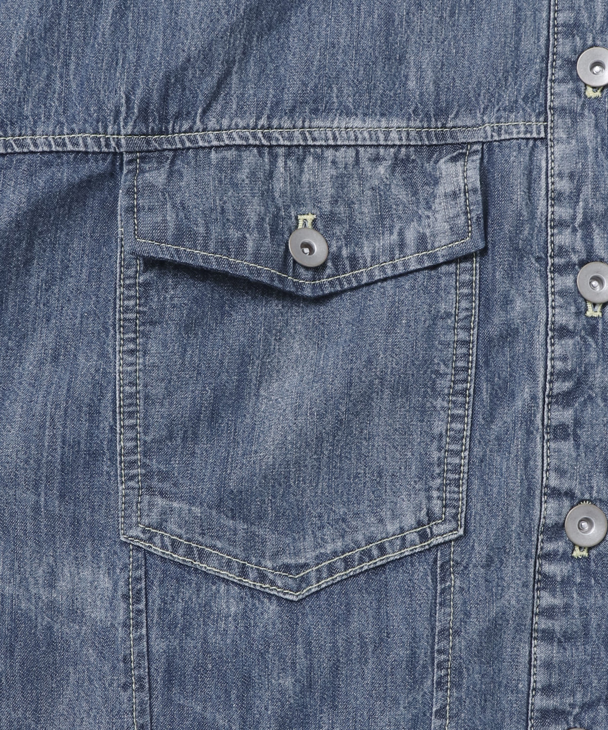 LIGHTWEIGHT LIGHTLY PADDED DENIM JACKET