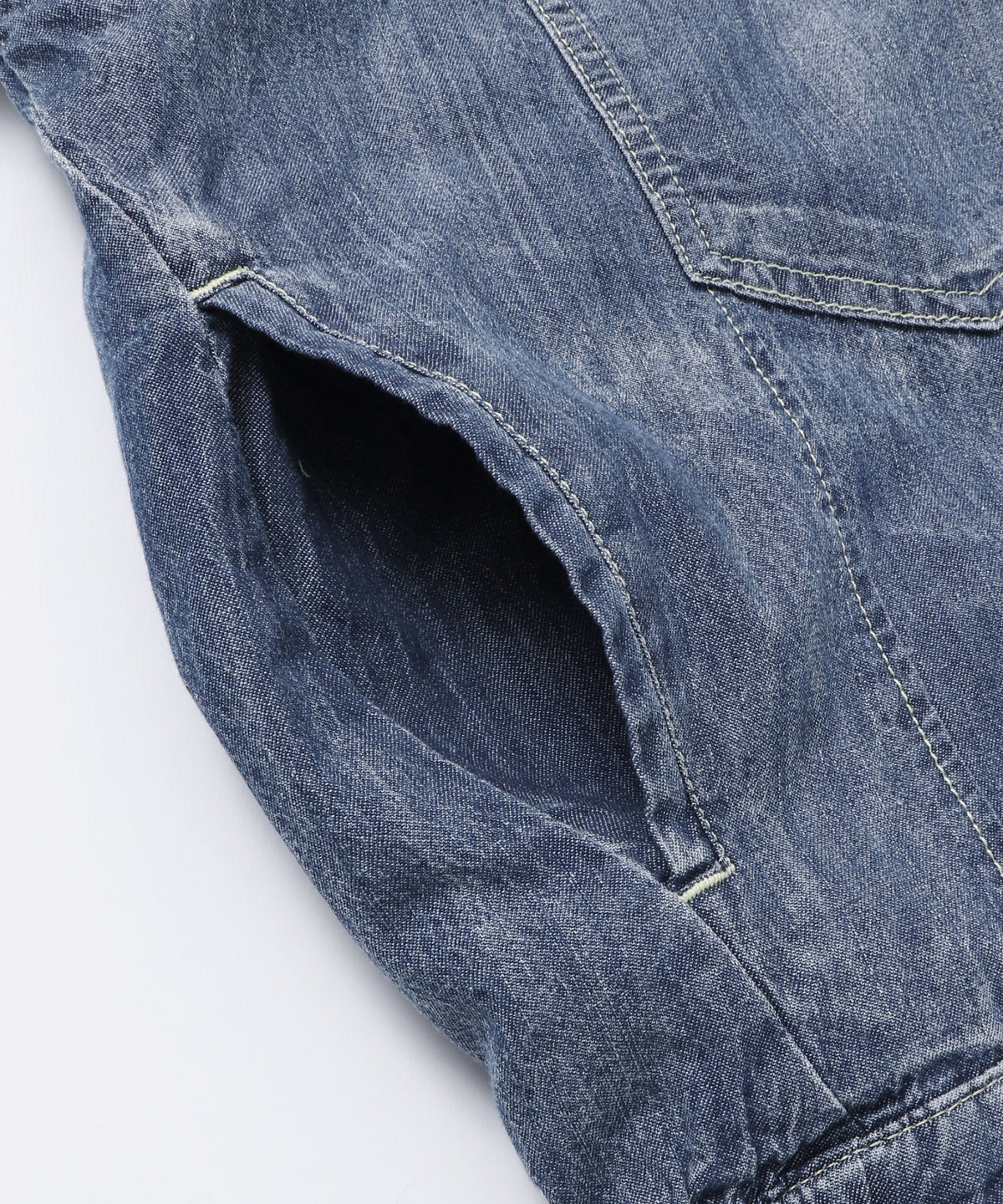LIGHTWEIGHT LIGHTLY PADDED DENIM JACKET