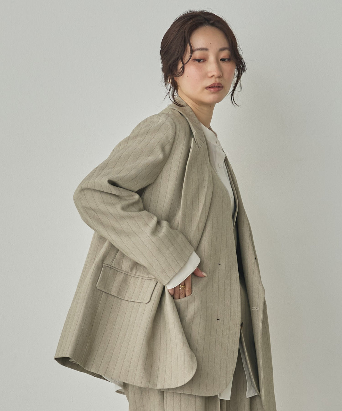 DOUBLE-BREASTED JACKET