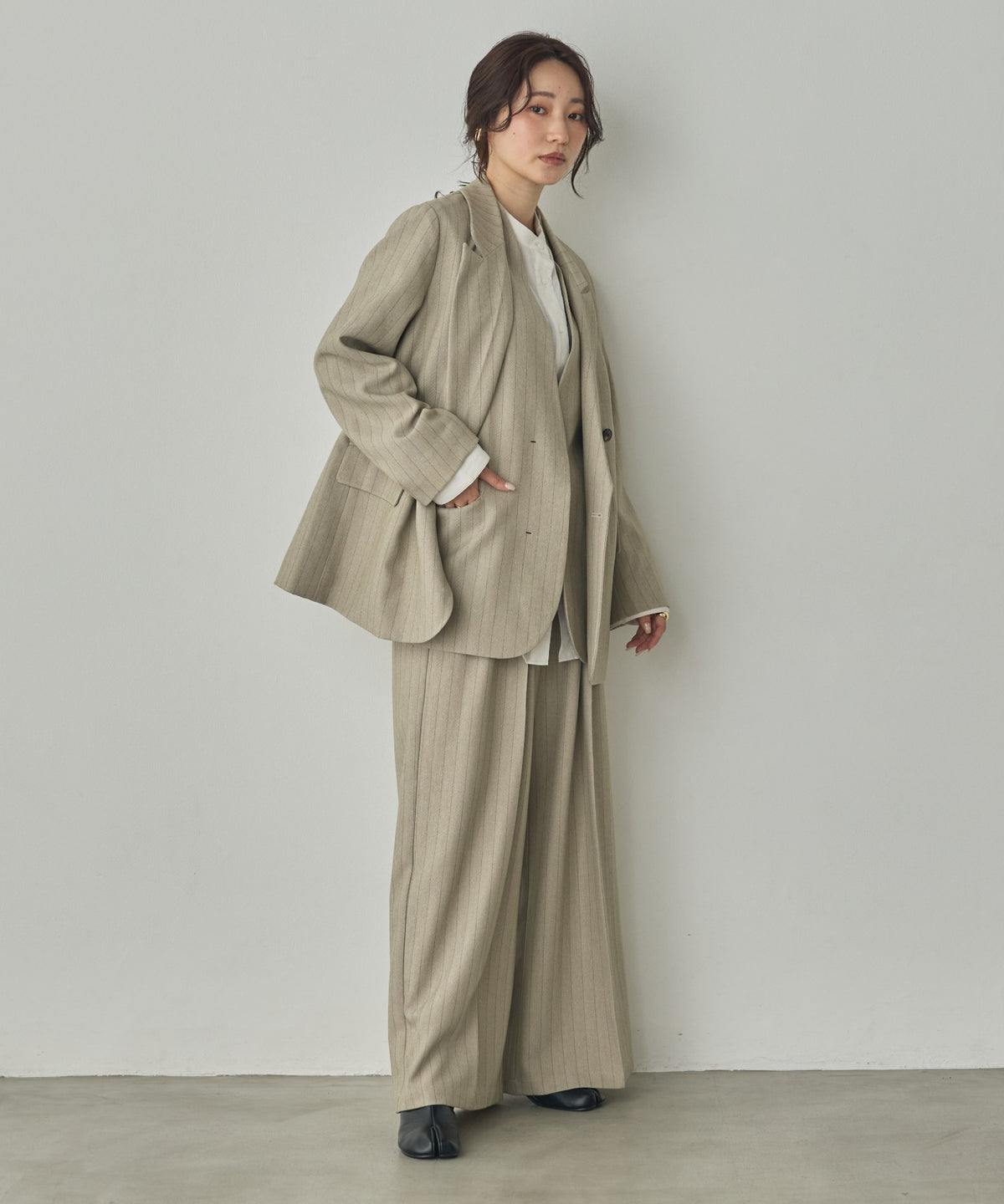 DOUBLE-BREASTED JACKET