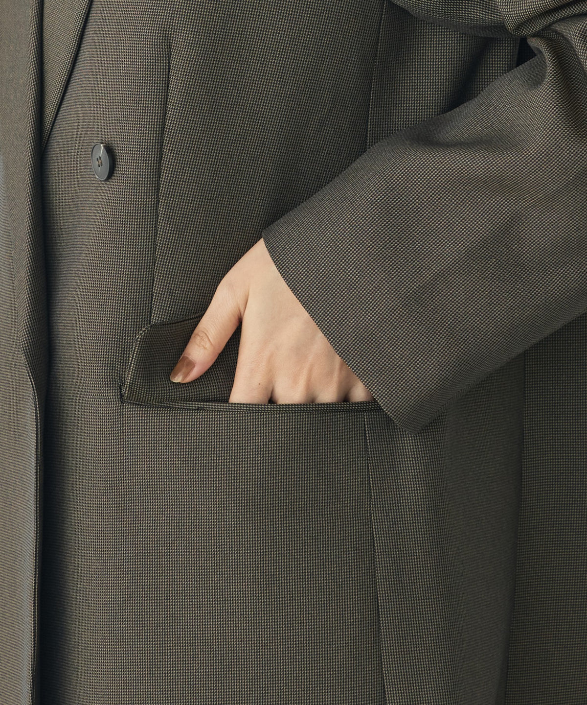 DOUBLE-BREASTED JACKET