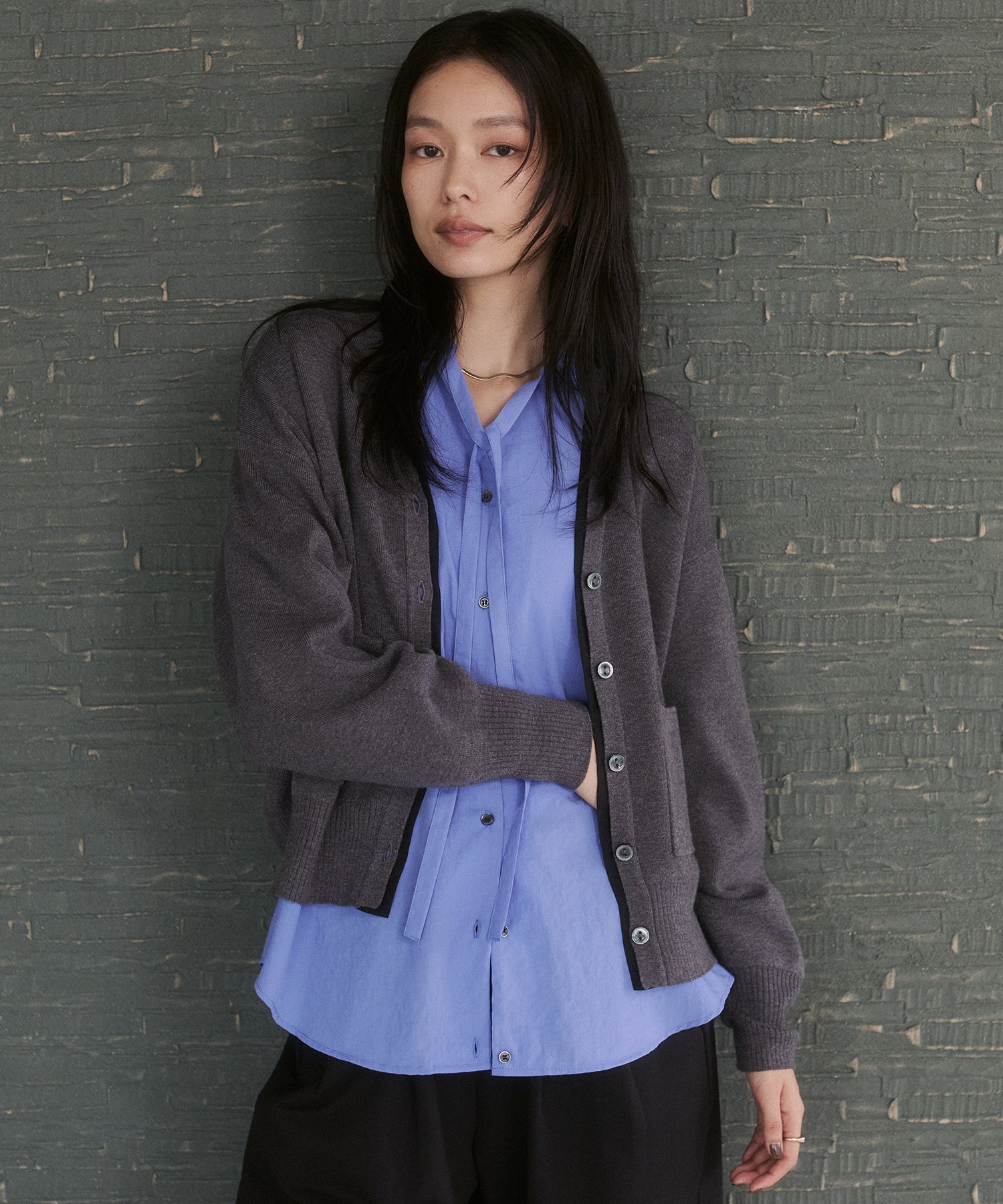 [ANTI-STATIC] YAWAMOCHI YARN V-NECK DOCKING CARDIGAN