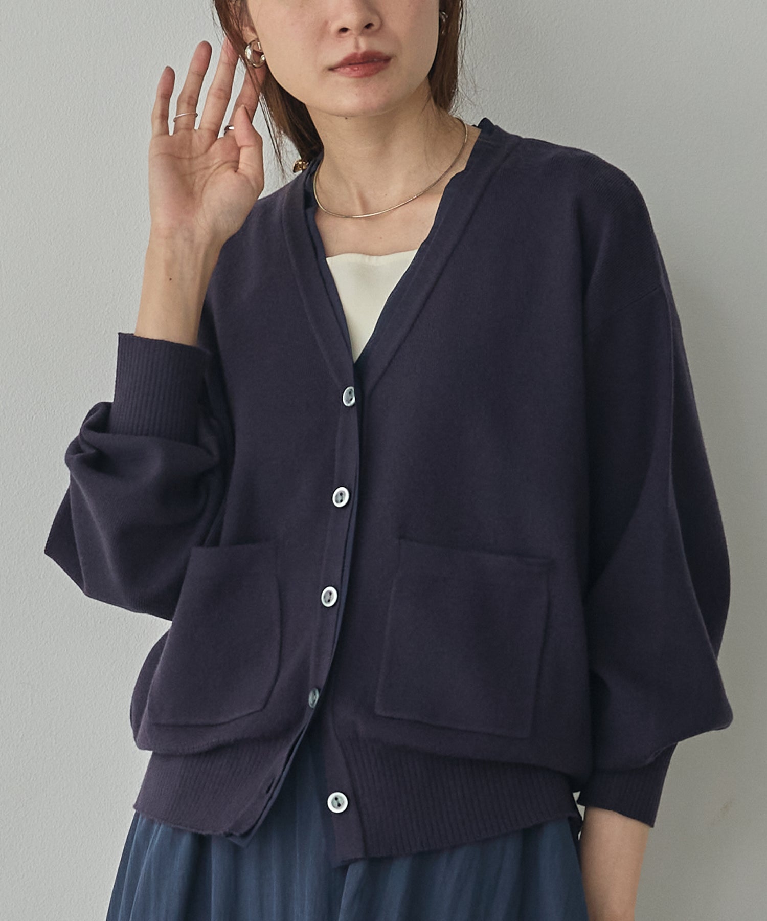 [ANTI-STATIC] YAWAMOCHI YARN V-NECK DOCKING CARDIGAN