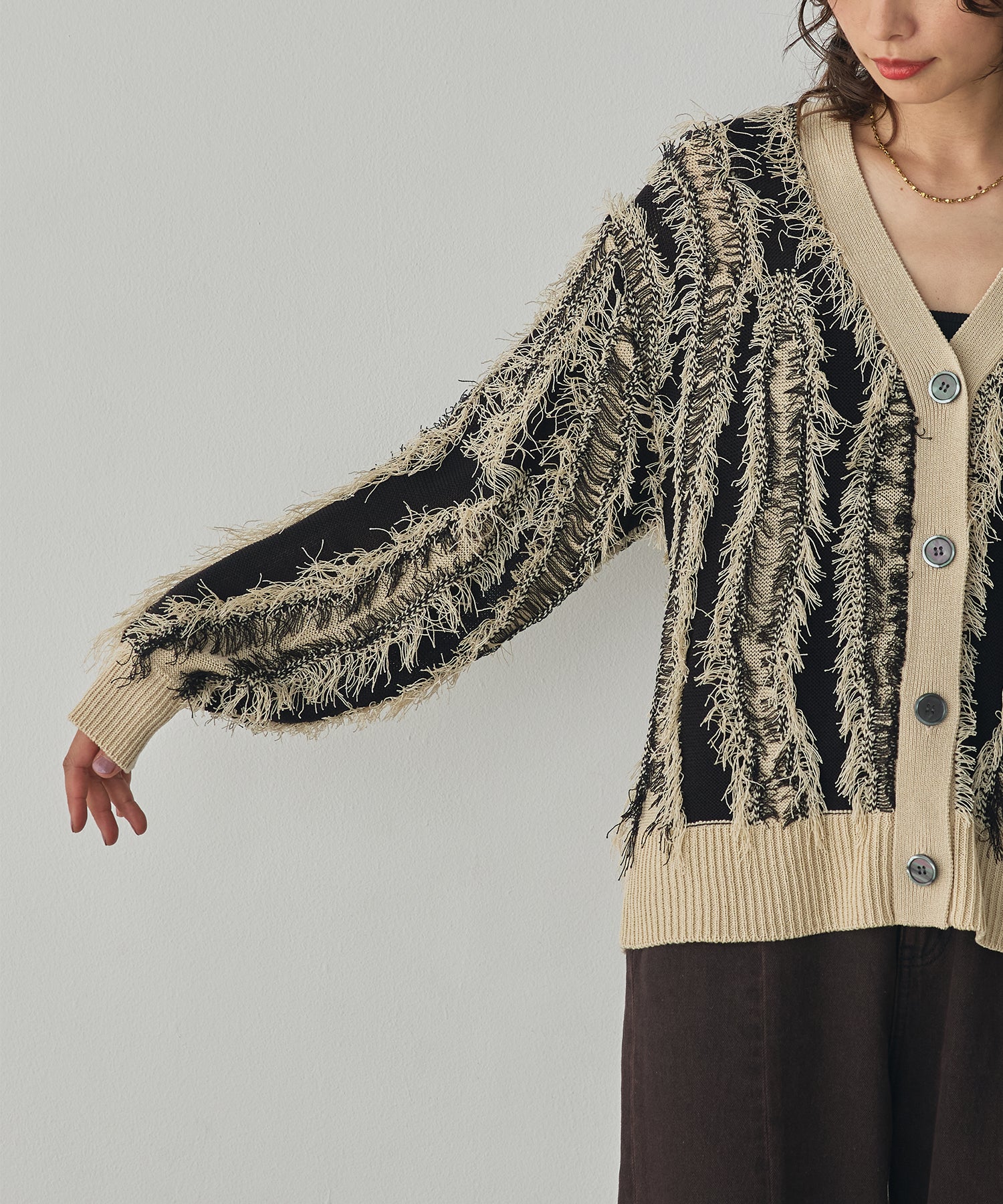 [PRE-ORDER]FRINGE-DESIGN KNIT CARDIGAN