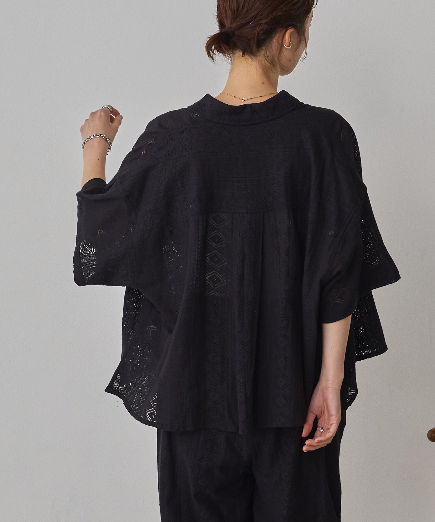 LACE SHORT-SLEEVE SHIRT