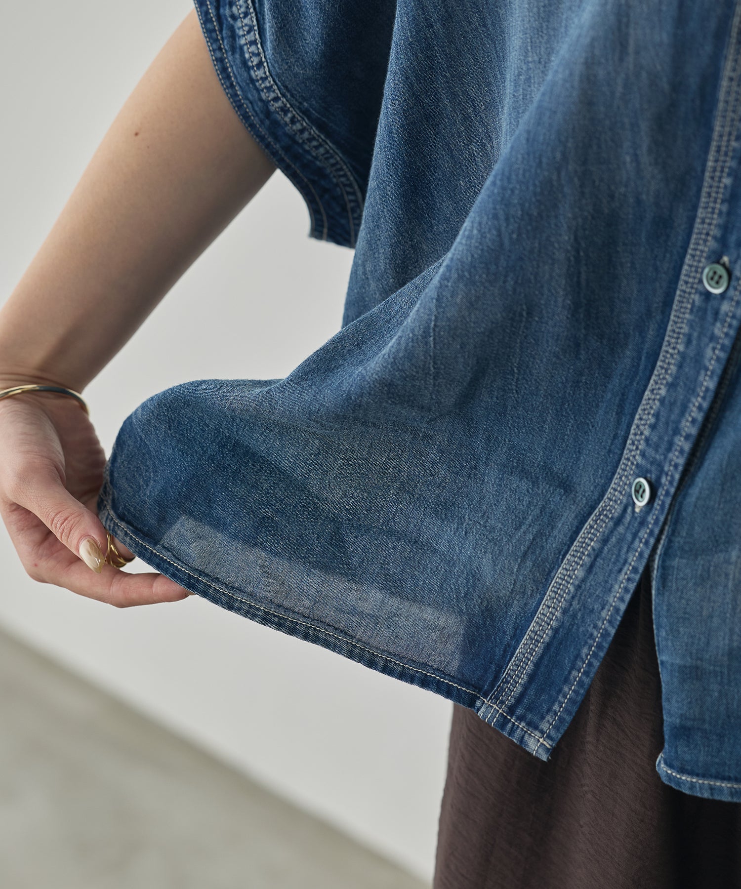 [PRE-ORDER]SHEER DENIM SHORT-SLEEVE SKIPPER SHIRT