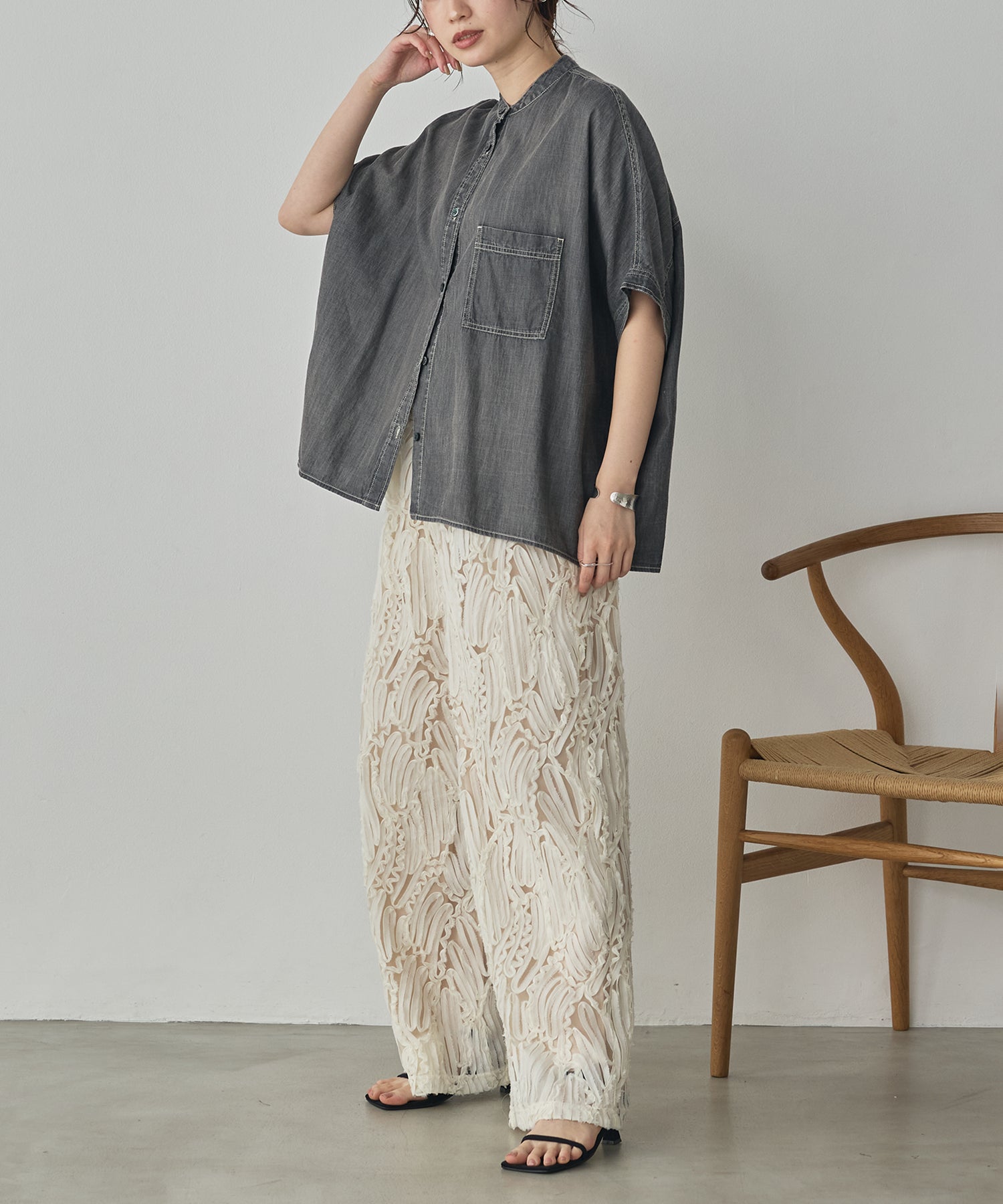 [PRE-ORDER]SHEER DENIM OVERSIZED SHORT-SLEEVE SHIRT