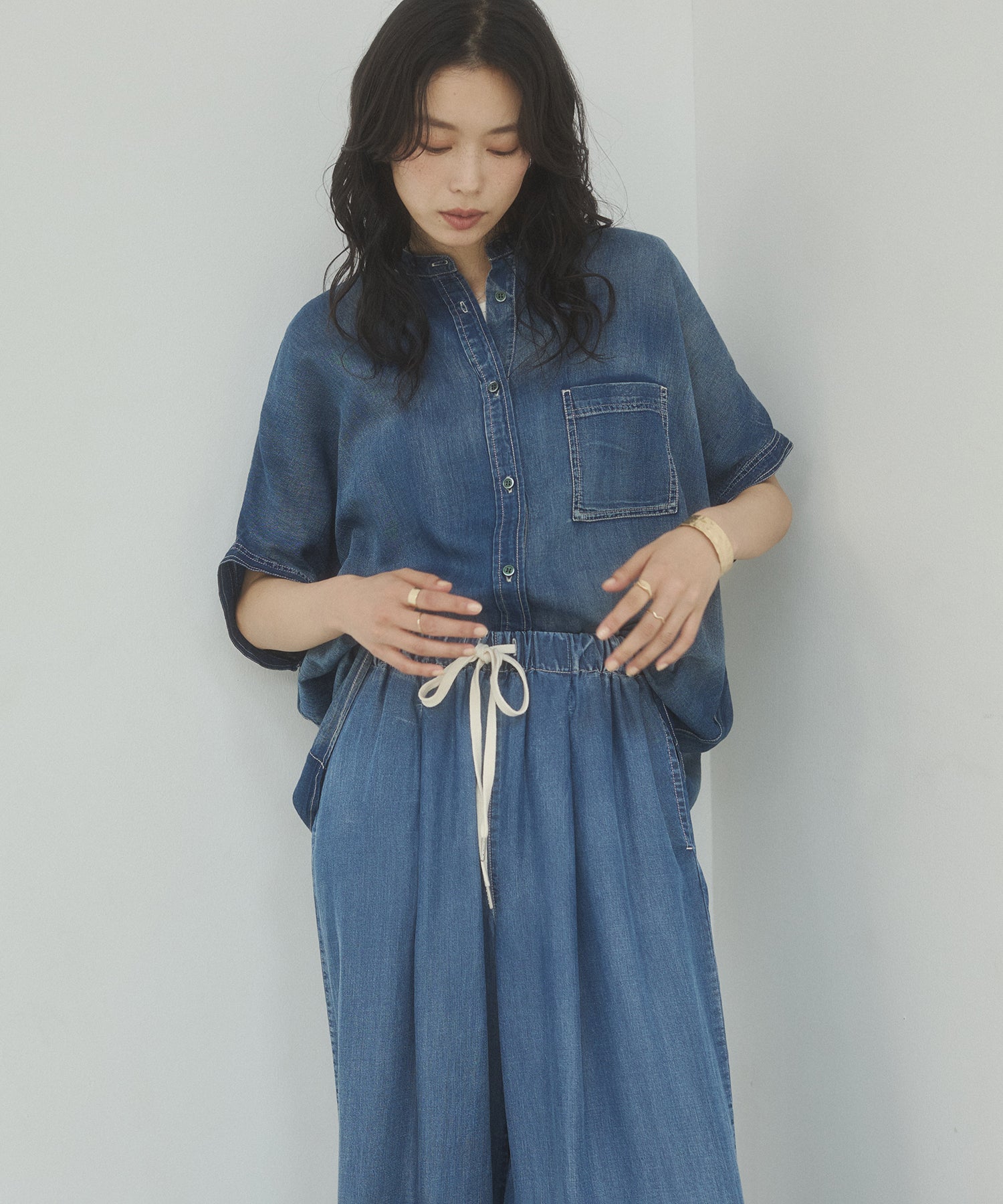 [PRE-ORDER]SHEER DENIM OVERSIZED SHORT-SLEEVE SHIRT