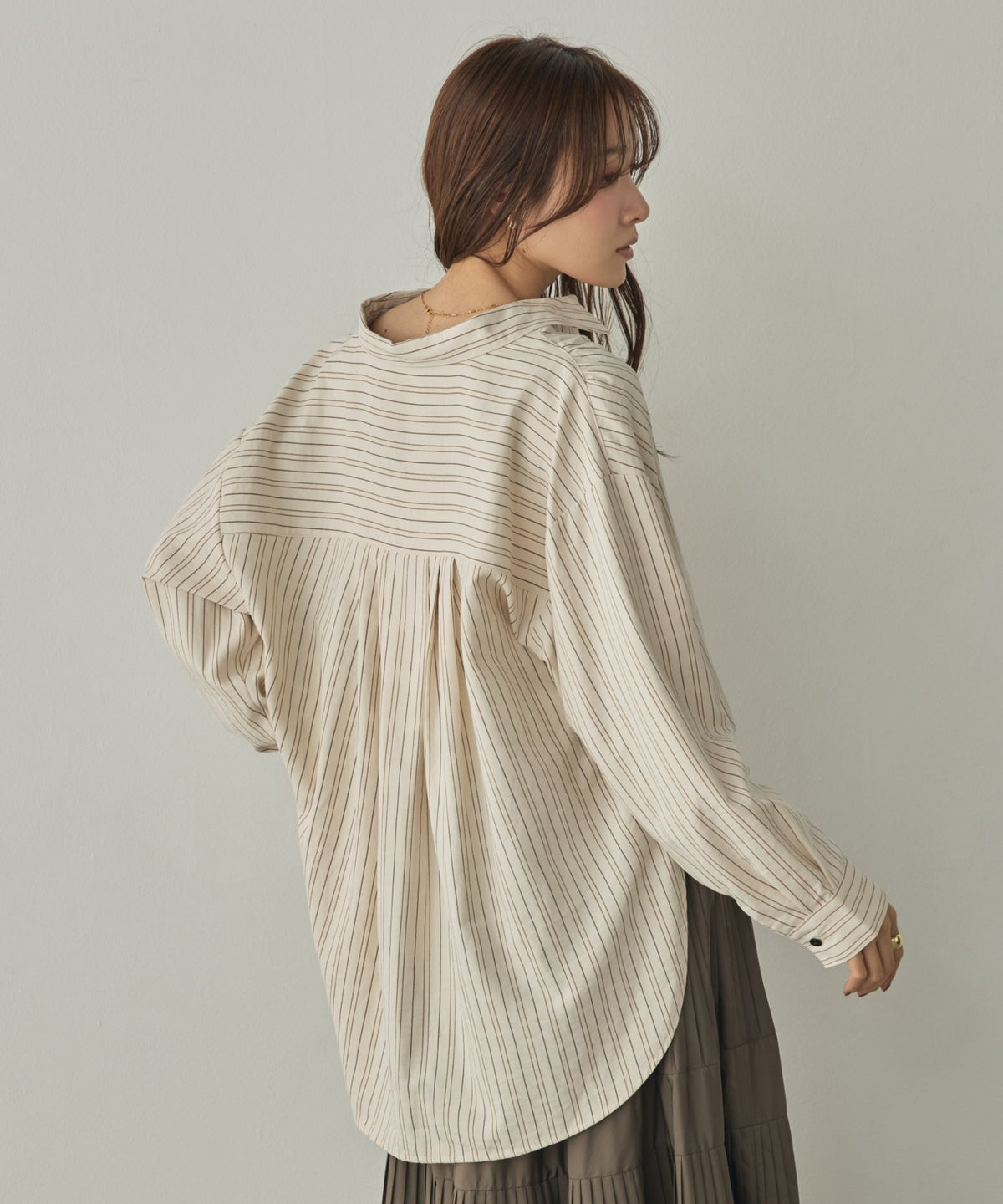 VINTAGE-STYLE PRINTED GATHERED SHIRT