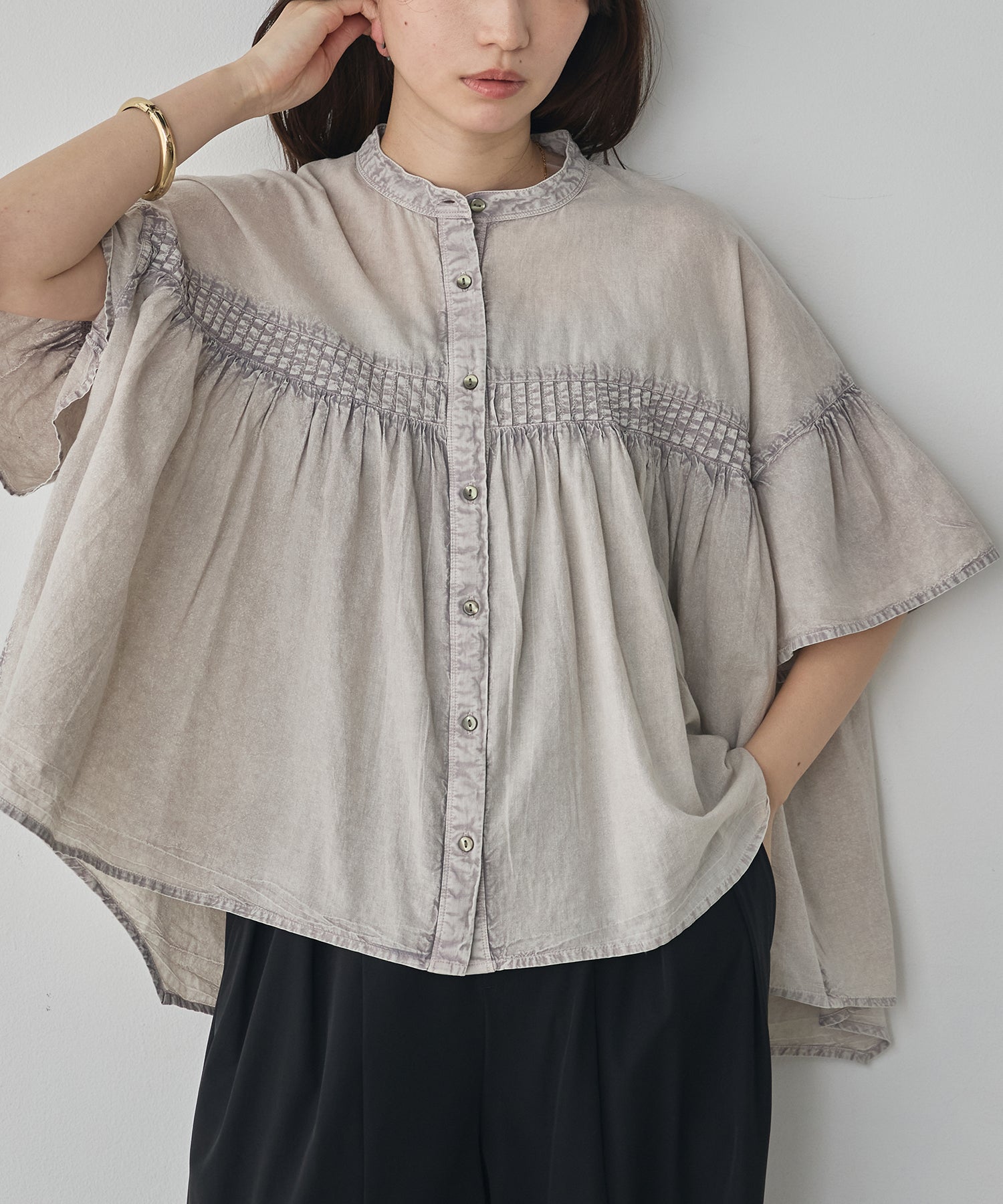 PINTUCK CHEMICAL WASH BLOUSE
