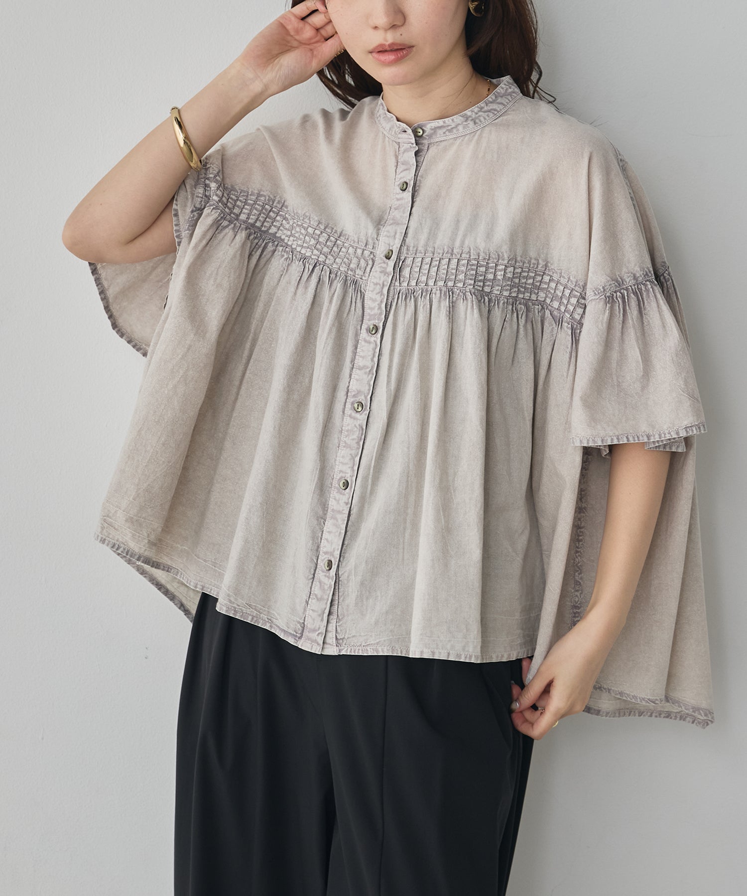 PINTUCK CHEMICAL WASH BLOUSE