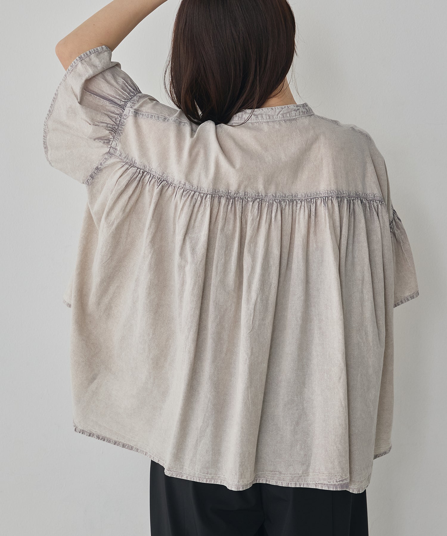 PINTUCK CHEMICAL WASH BLOUSE