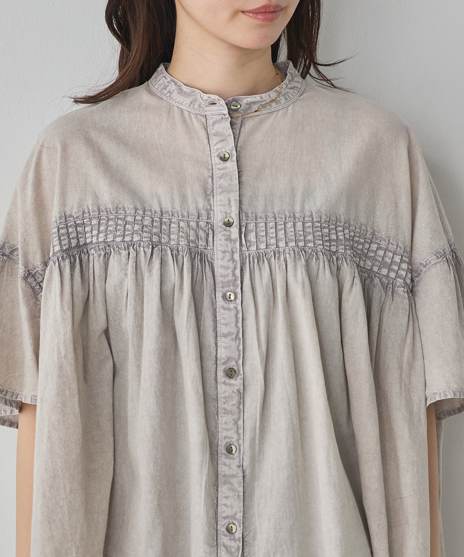 PINTUCK CHEMICAL WASH BLOUSE