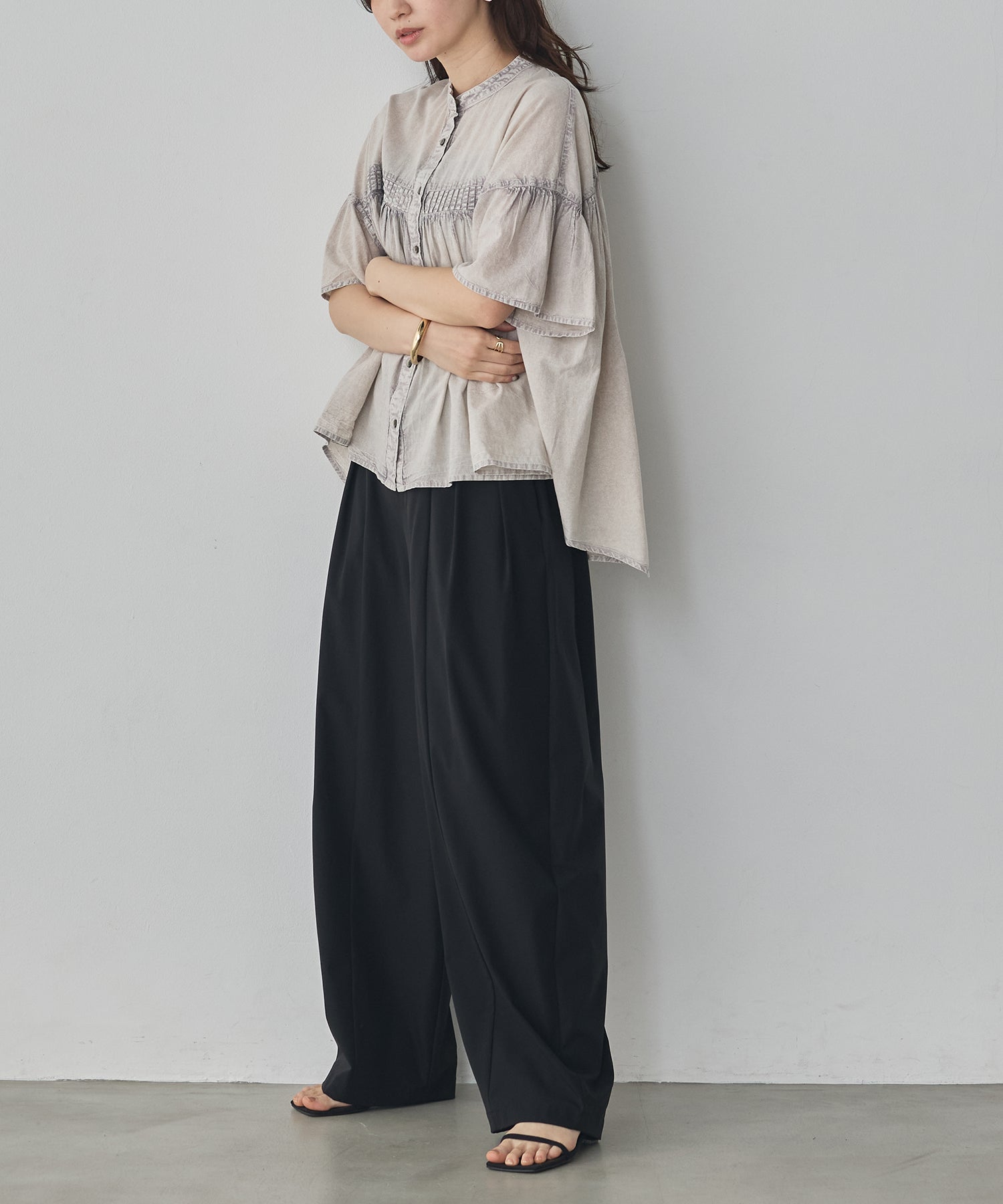 PINTUCK CHEMICAL WASH BLOUSE