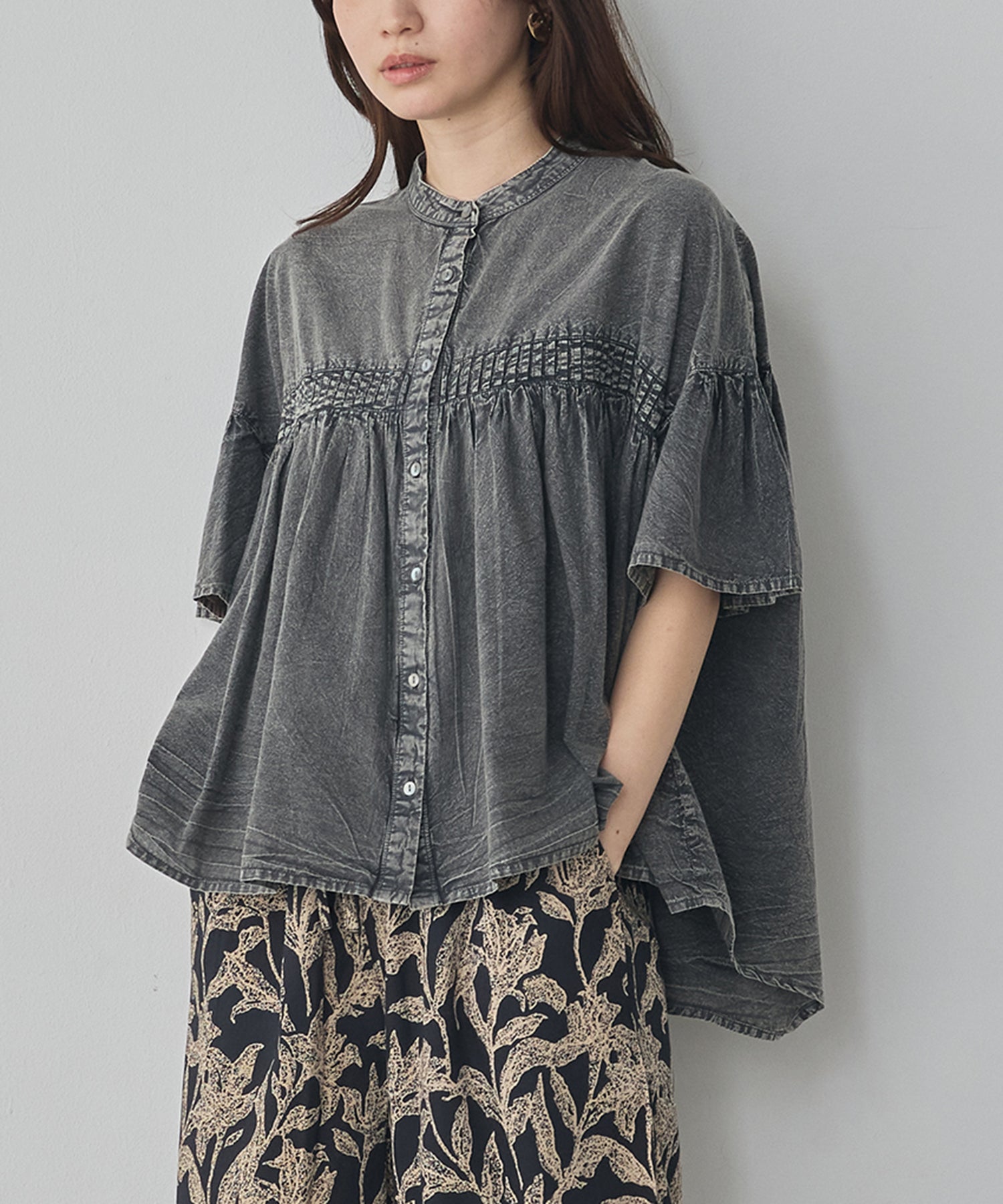 PINTUCK CHEMICAL WASH BLOUSE