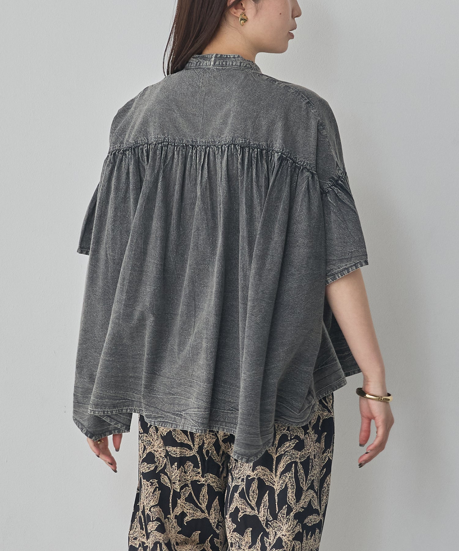 PINTUCK CHEMICAL WASH BLOUSE