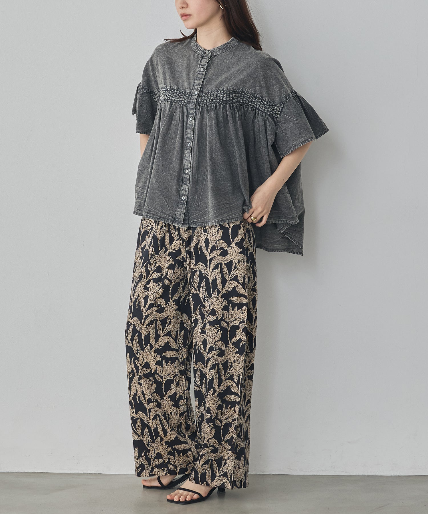 PINTUCK CHEMICAL WASH BLOUSE
