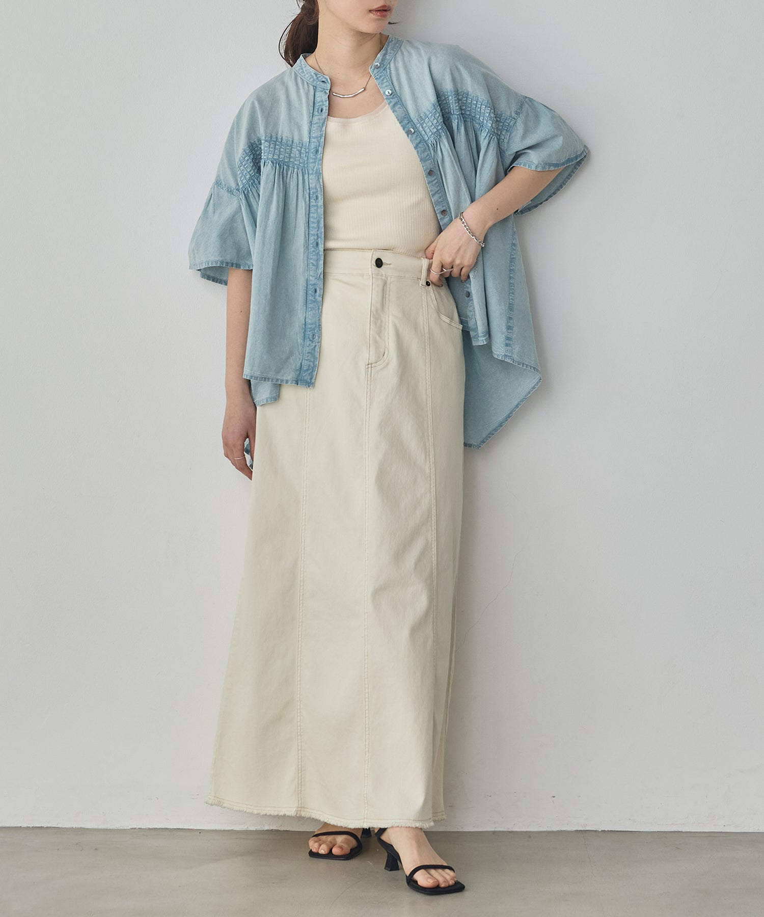 PINTUCK CHEMICAL WASH BLOUSE