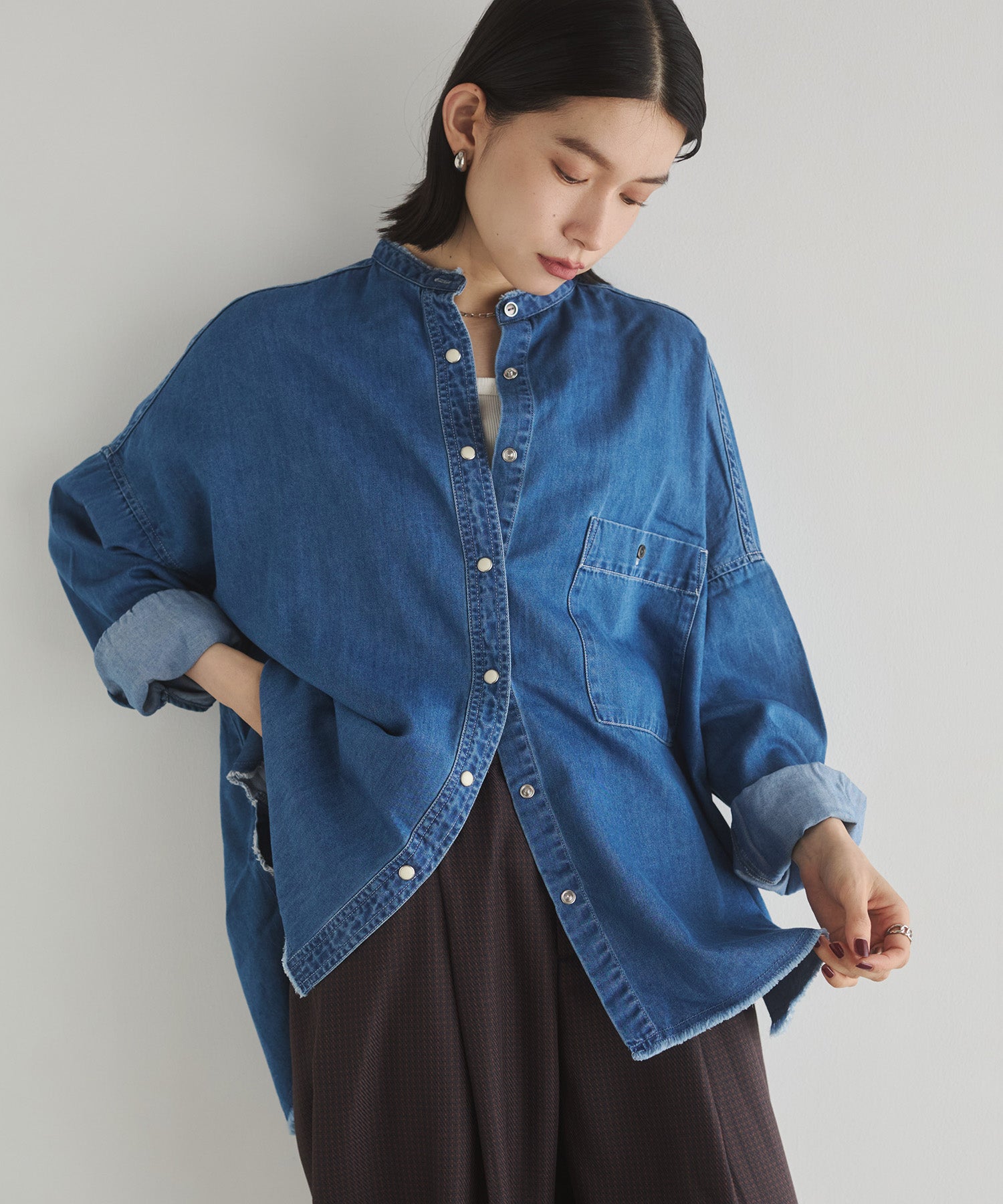 【WEB限定/別注】 バンドカラー オーバーサイズ デニムシャツ