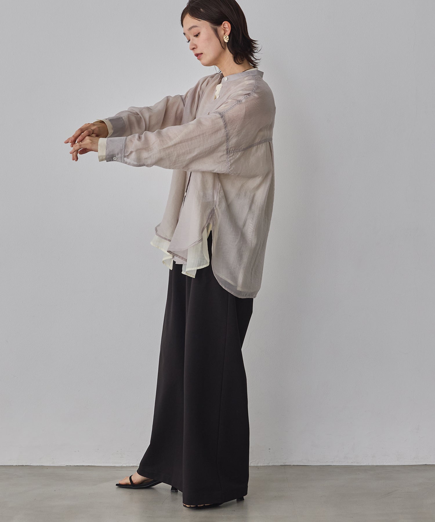 《一部予約》【WEB限定/別注】バンドカラー シアーシャツ