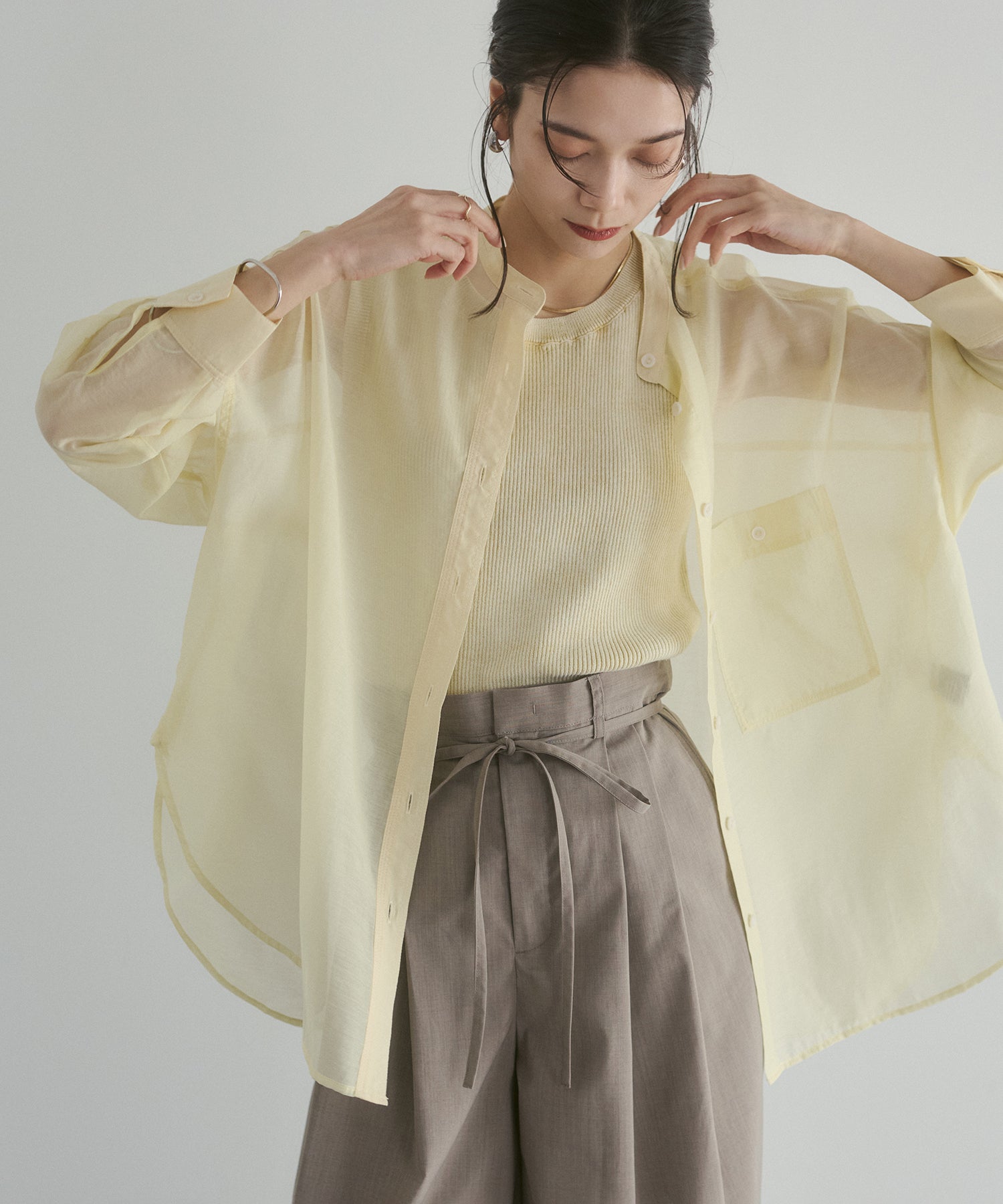 《一部予約》【WEB限定/別注】バンドカラー シアーシャツ