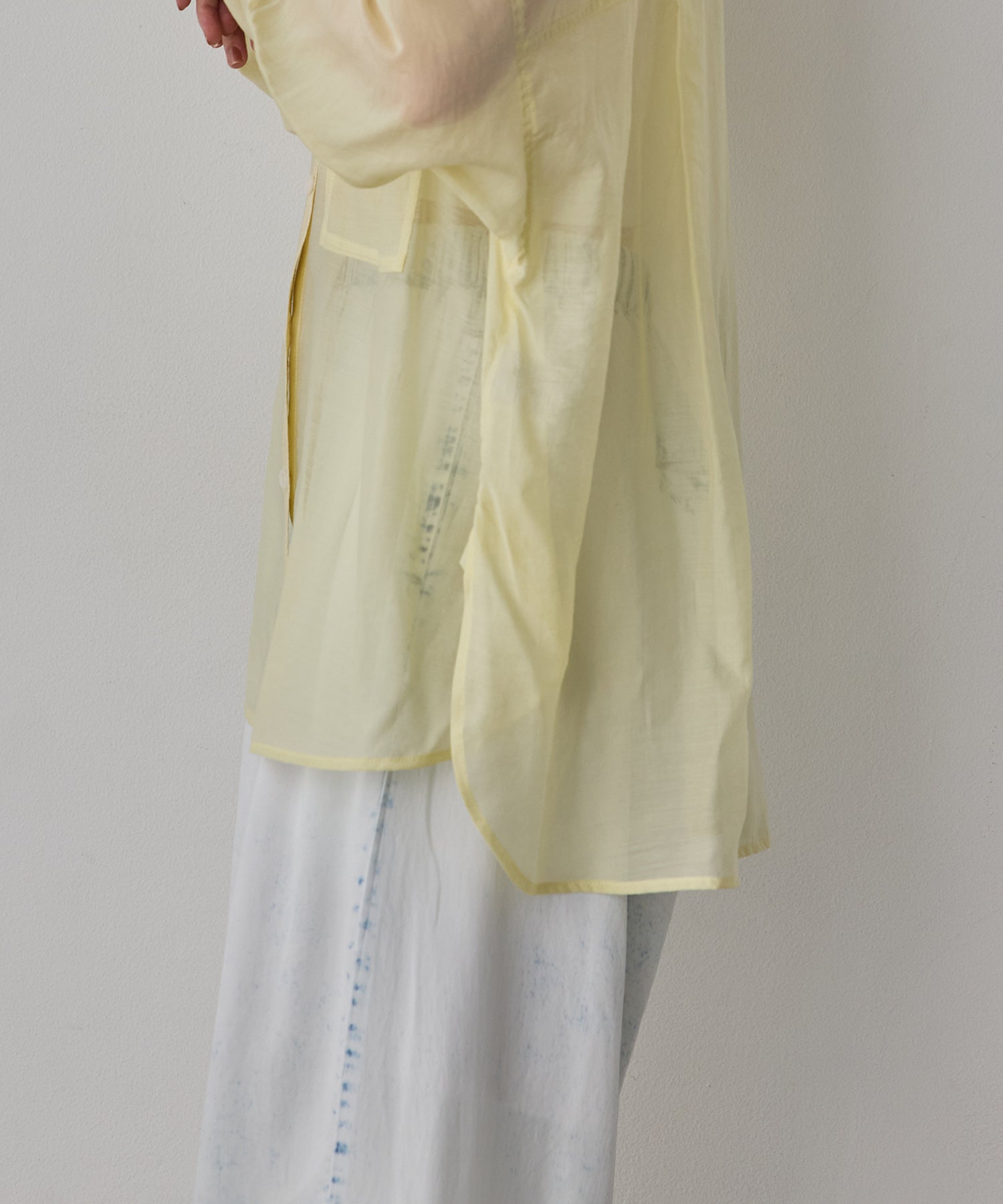 《一部予約》【WEB限定/別注】バンドカラー シアーシャツ