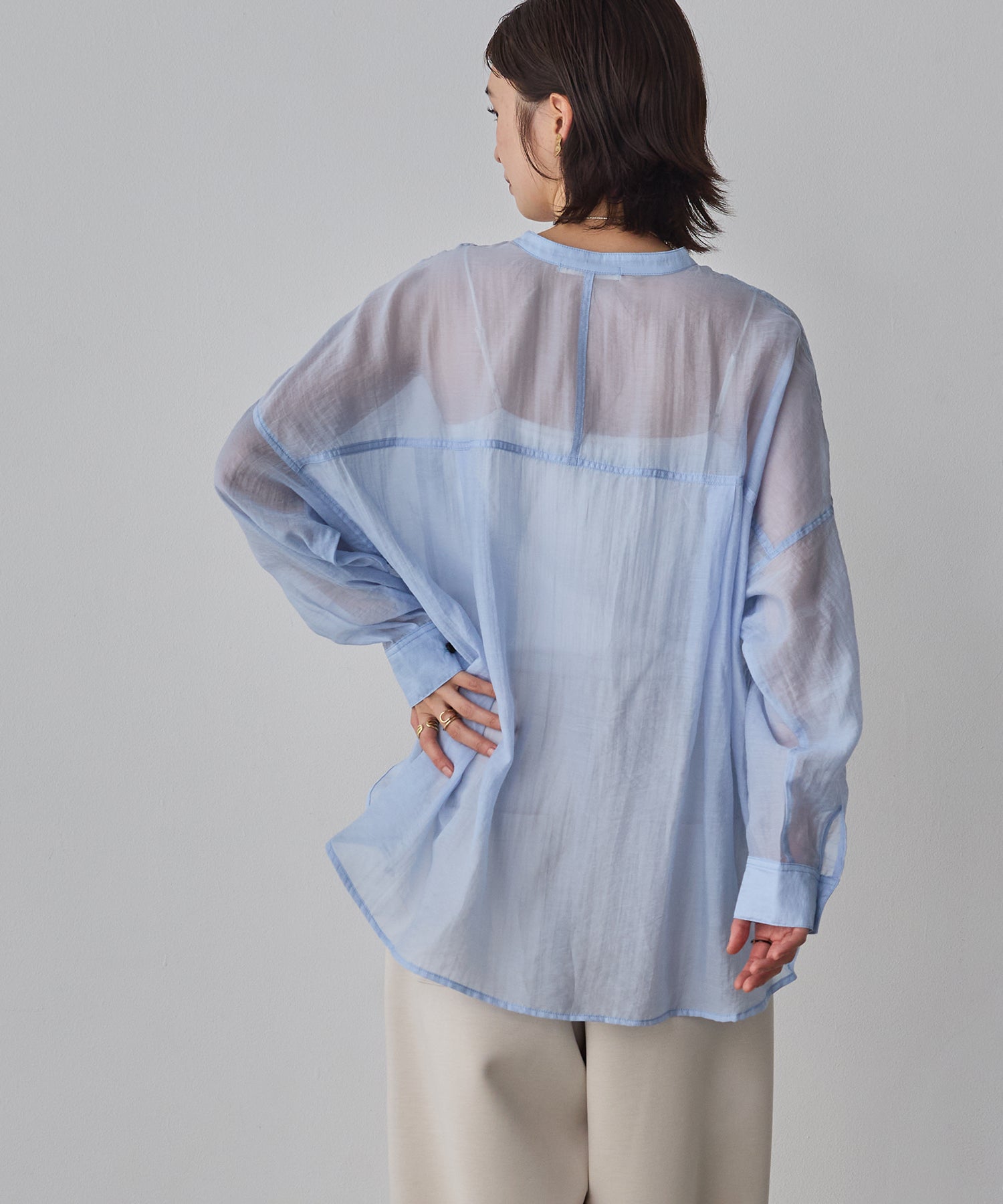 《一部予約》【WEB限定/別注】バンドカラー シアーシャツ