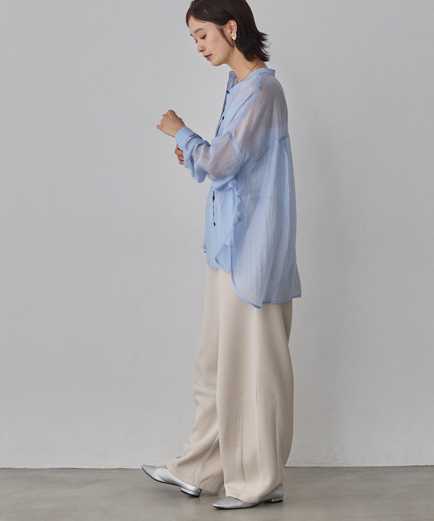 《一部予約》【WEB限定/別注】バンドカラー シアーシャツ