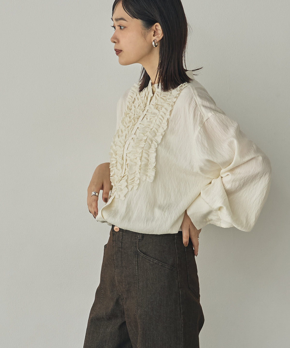 [LIMITED] SLUB-DENIM STRIPED RUFFLED SHIRT