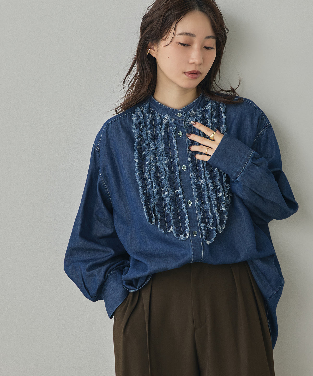 [LIMITED] SLUB-DENIM STRIPED RUFFLED SHIRT