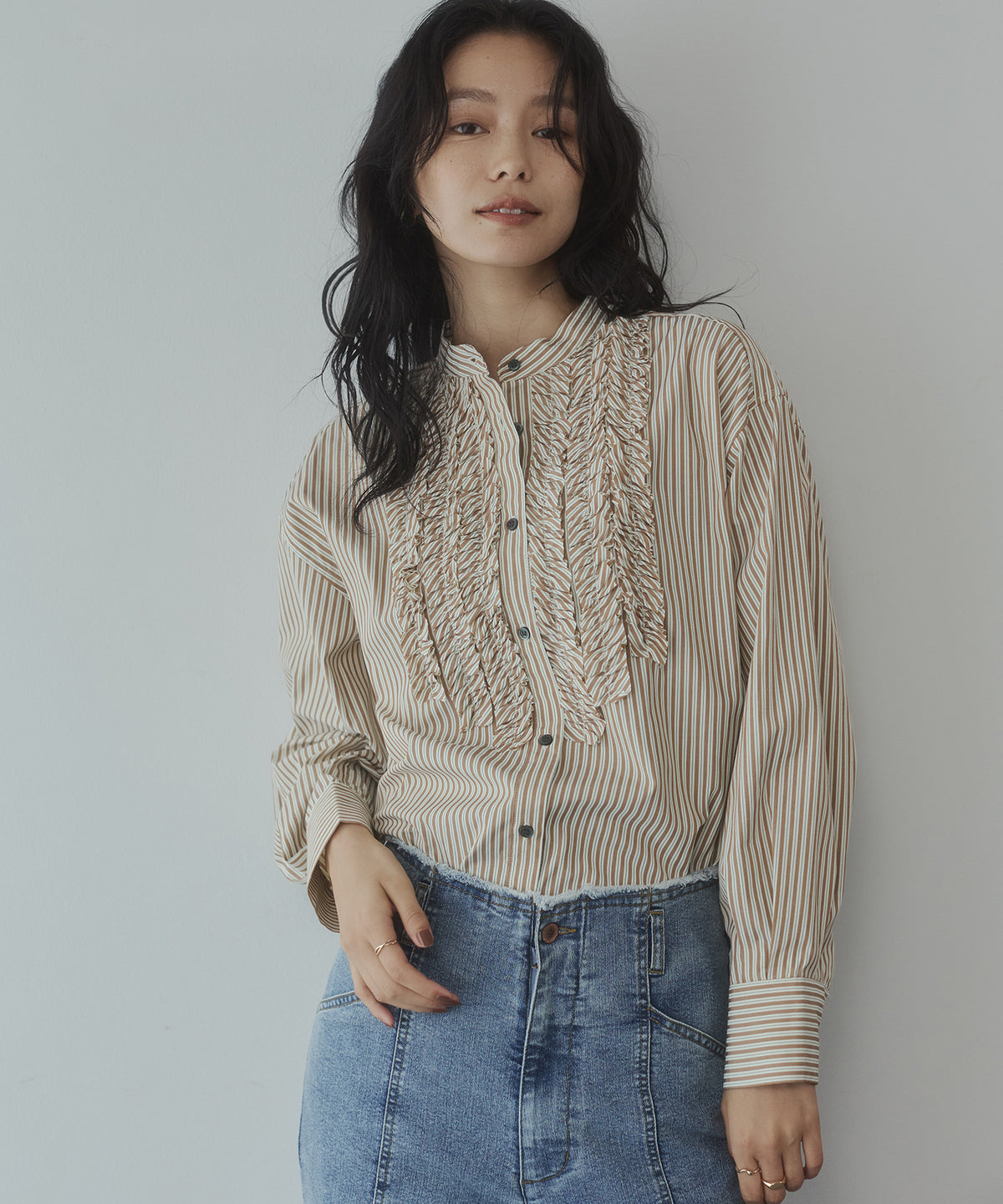 [LIMITED] SLUB-DENIM STRIPED RUFFLED SHIRT
