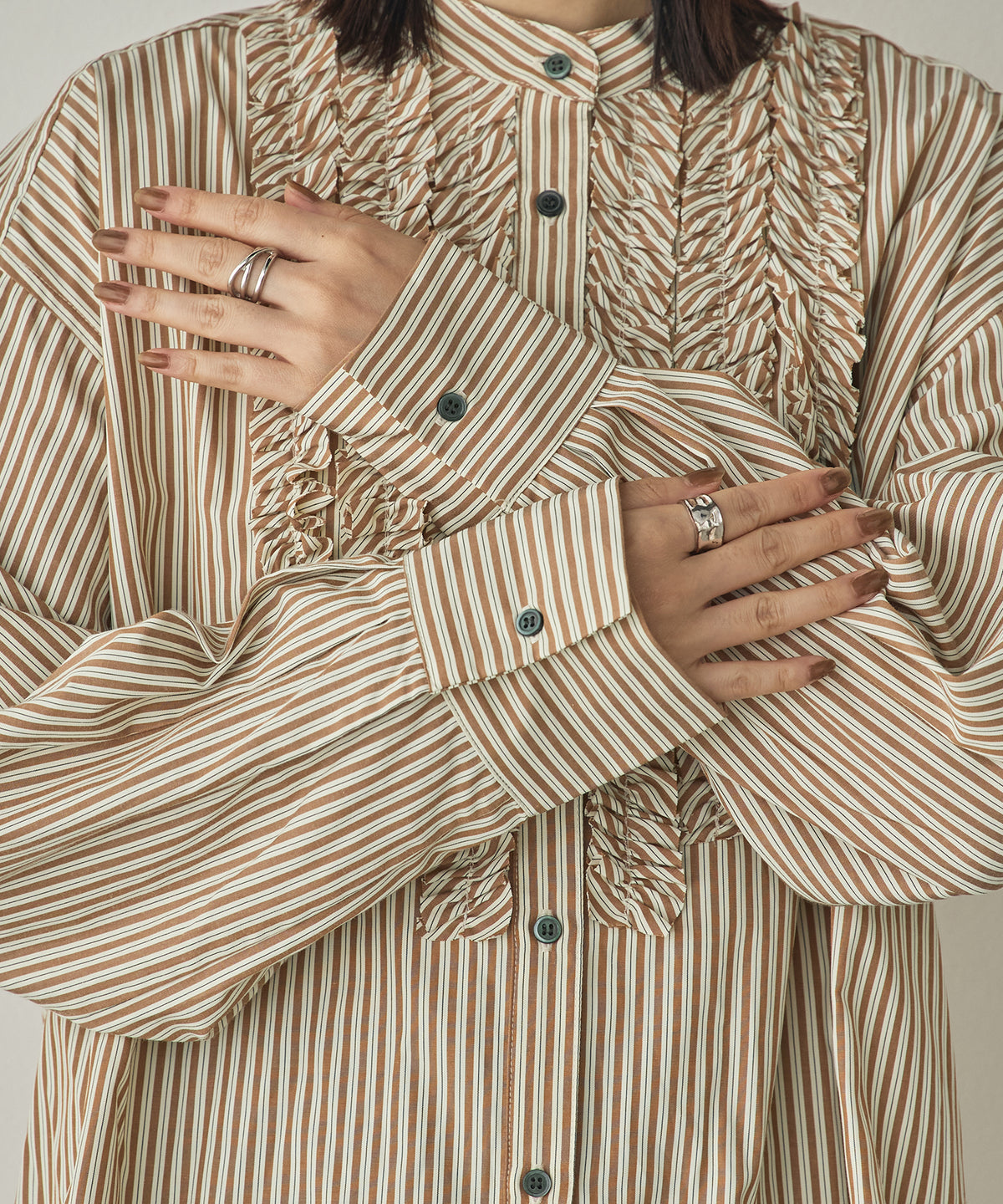 [LIMITED] SLUB-DENIM STRIPED RUFFLED SHIRT
