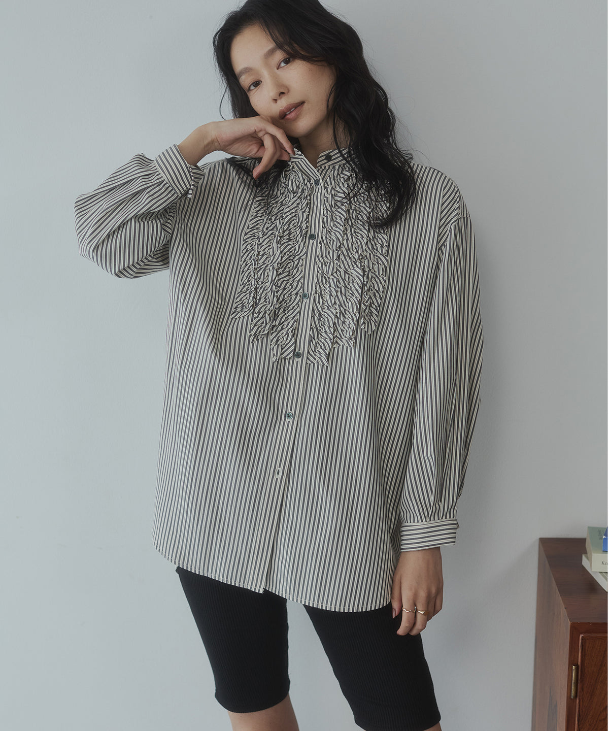 [LIMITED] SLUB-DENIM STRIPED RUFFLED SHIRT