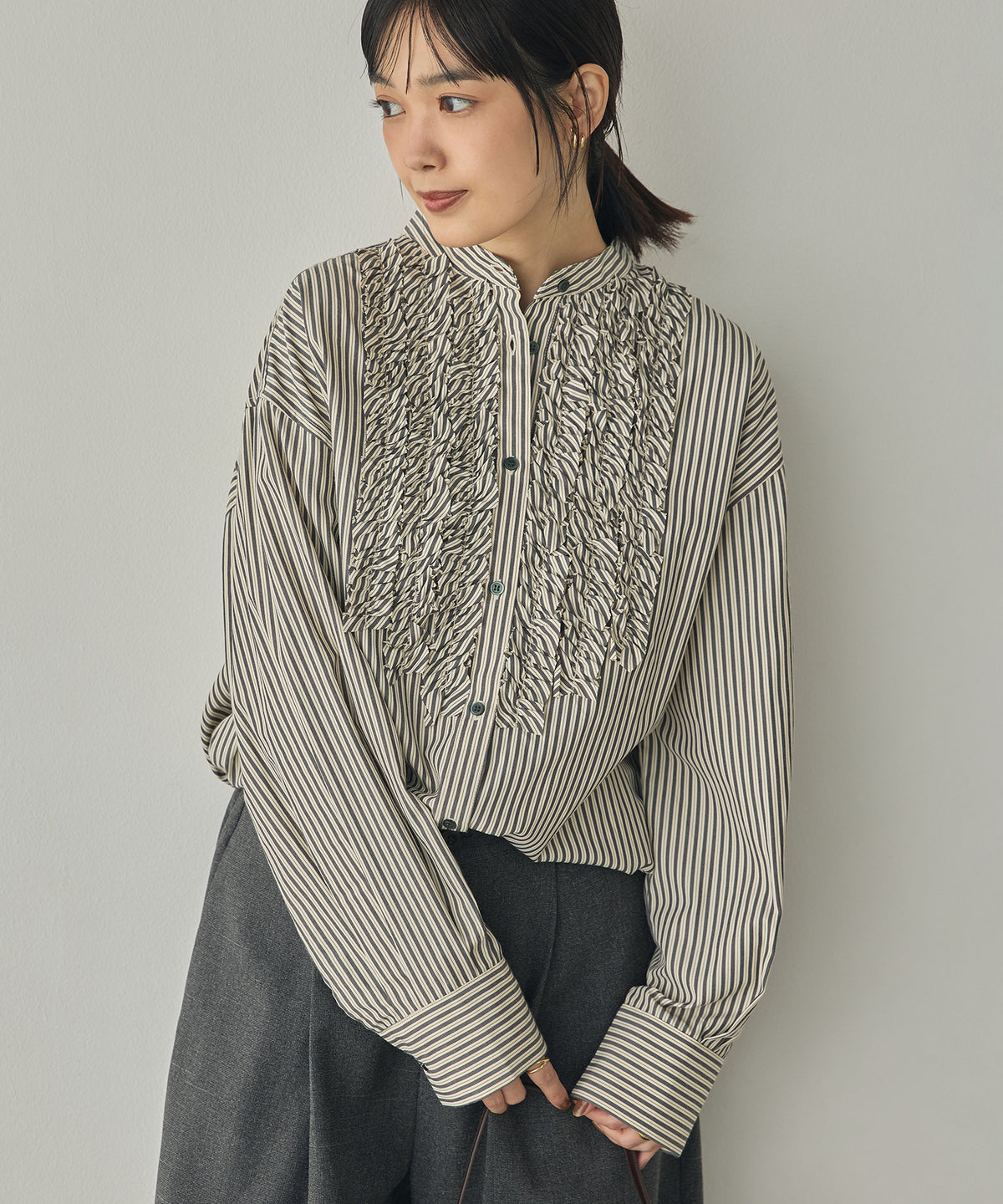 [LIMITED] SLUB-DENIM STRIPED RUFFLED SHIRT