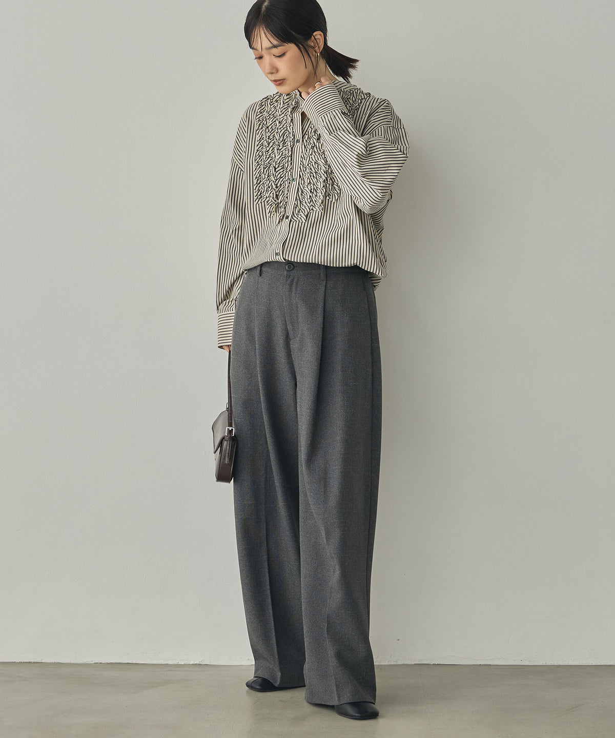 [LIMITED] SLUB-DENIM STRIPED RUFFLED SHIRT