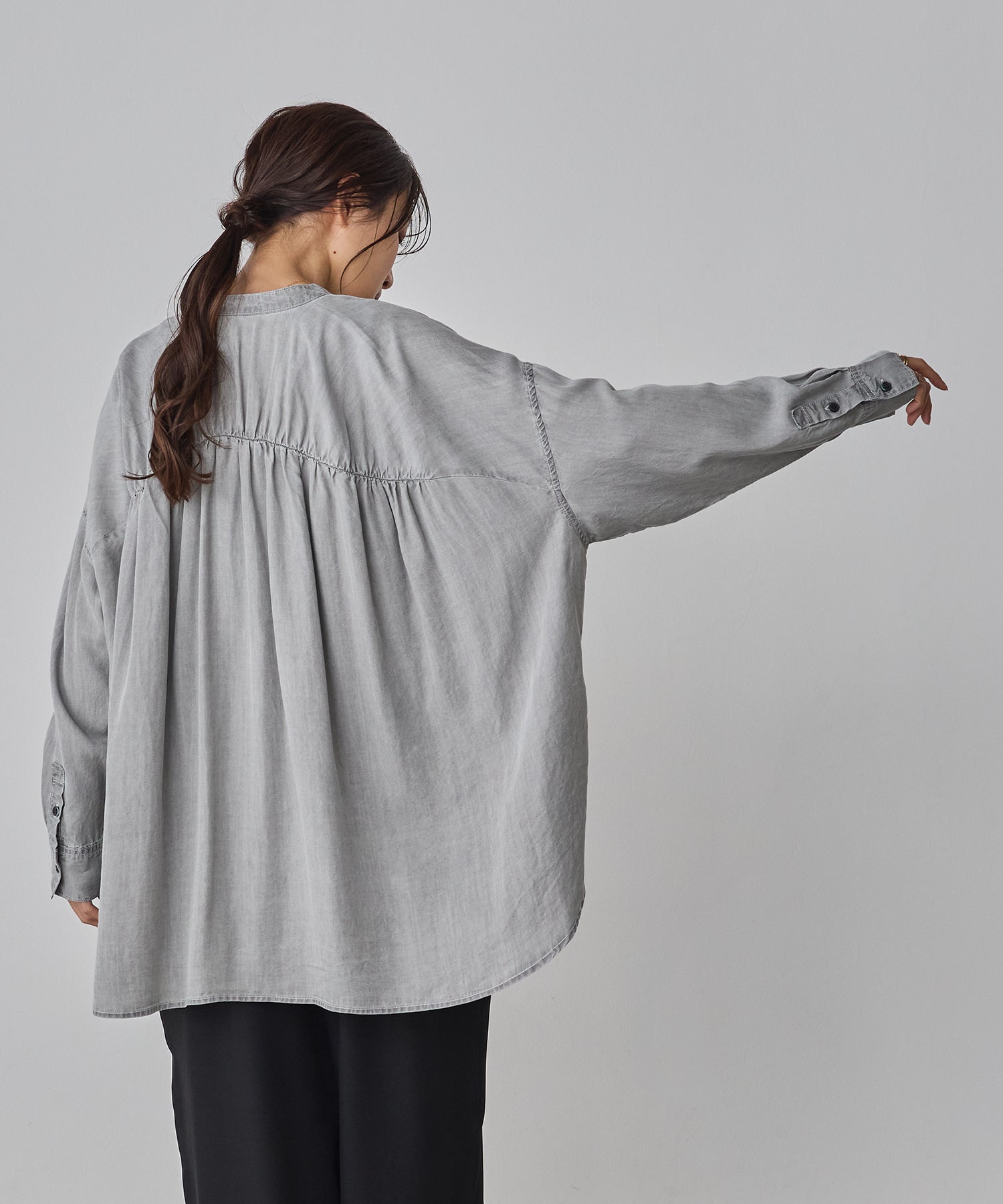 バックギャザー テンセルデニムシャツ