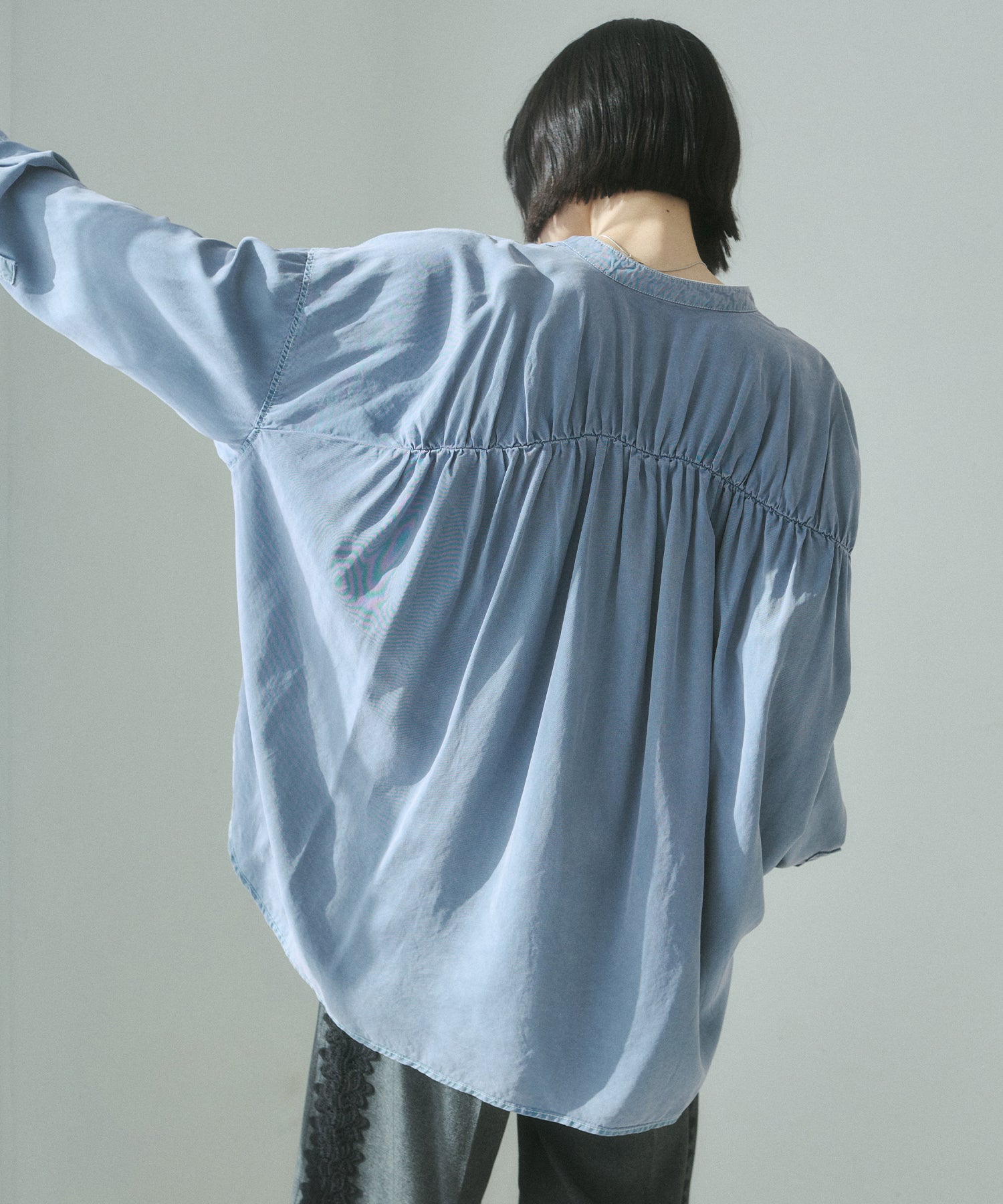 バックギャザー テンセルデニムシャツ