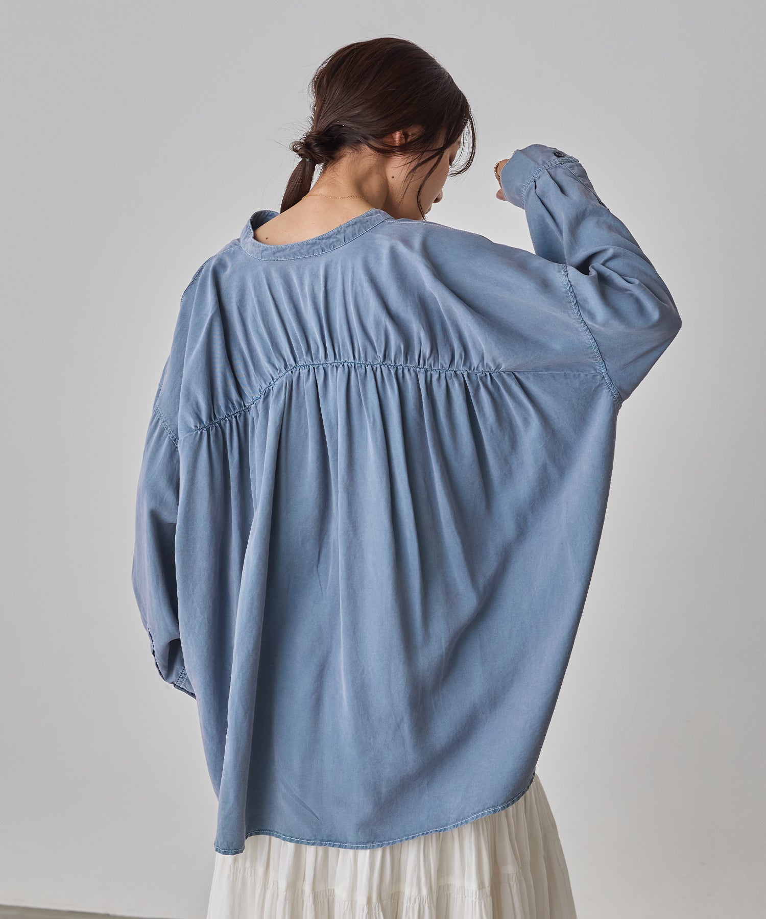 バックギャザー テンセルデニムシャツ