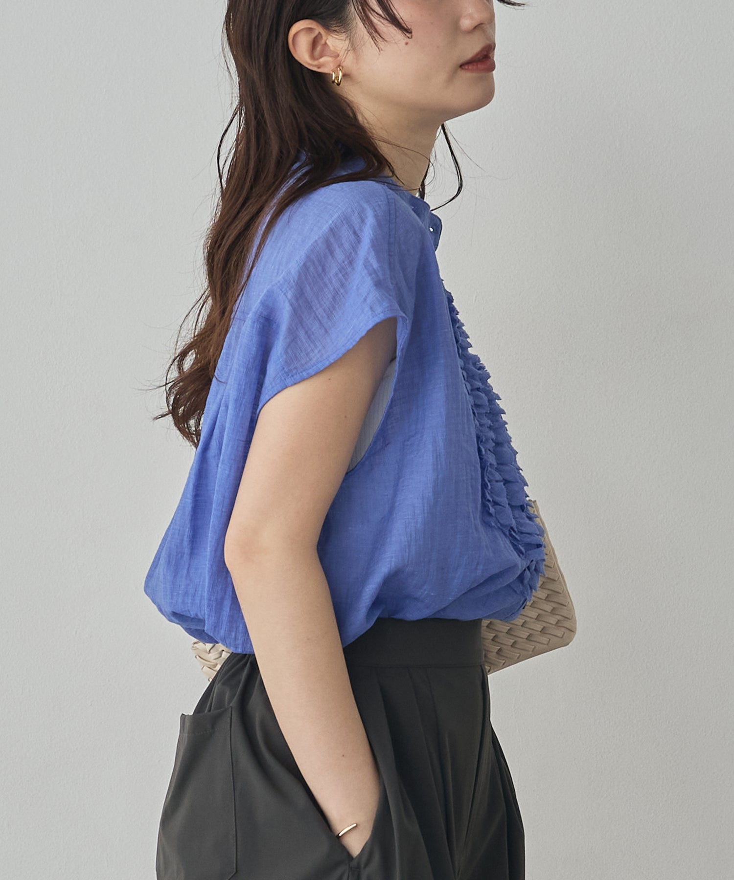 HIGH-TWIST SLUB FRILL BLOUSE