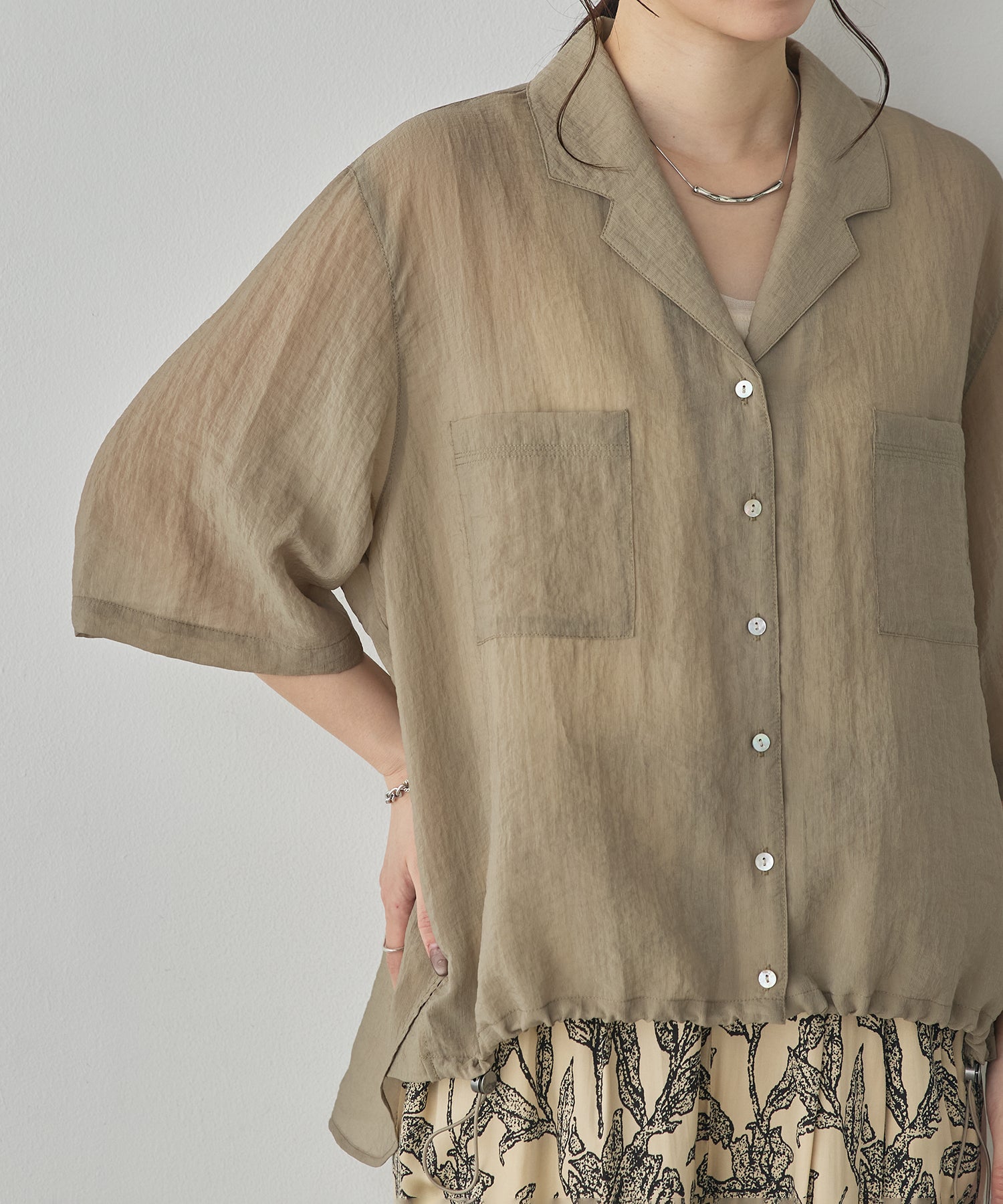 [PRE-ORDER]GLOSSY SHEER OPEN COLLAR SHIRT