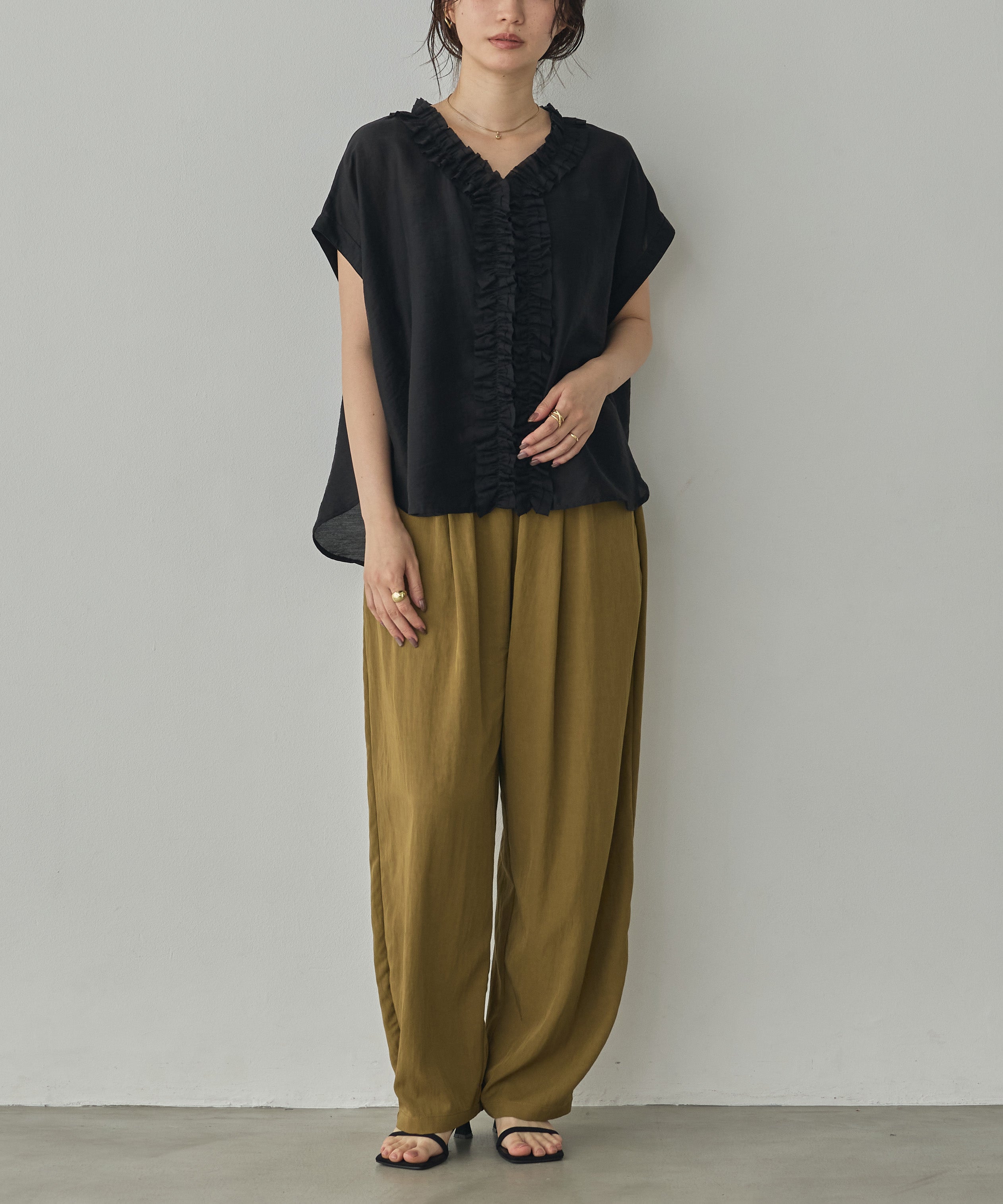 SOLID-COLOR / YARN-DYED CHECKERED FRILL SHIRT