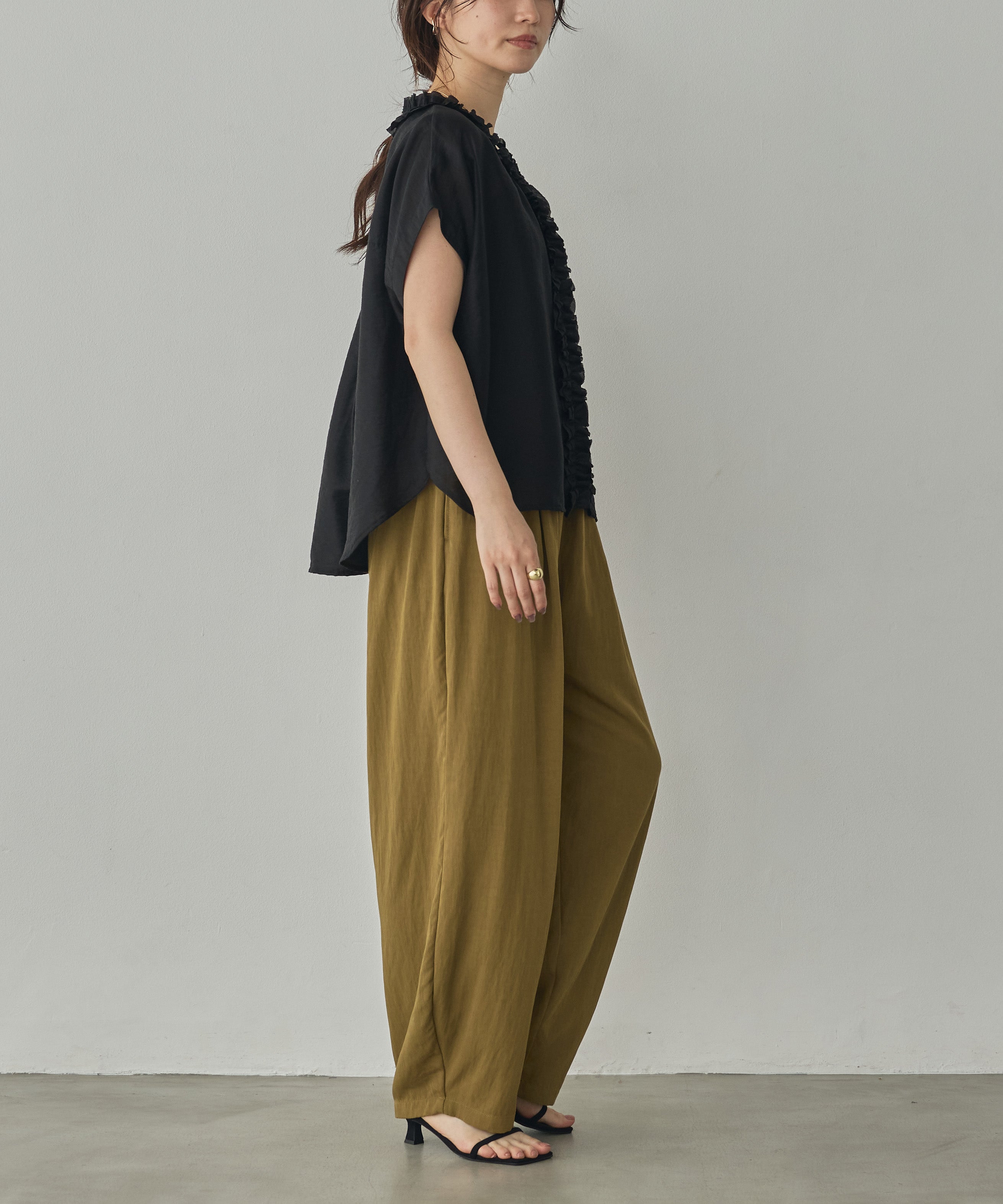 SOLID-COLOR / YARN-DYED CHECKERED FRILL SHIRT